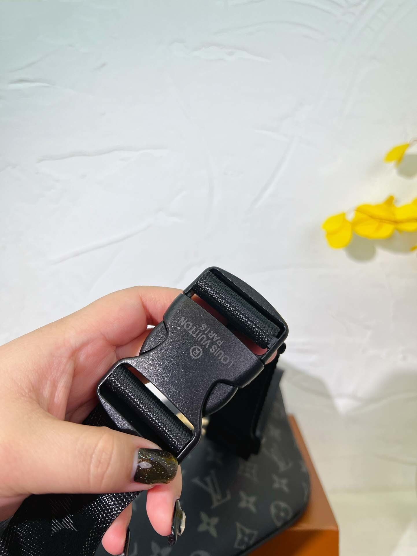 $54-LDN-316 LV gallery