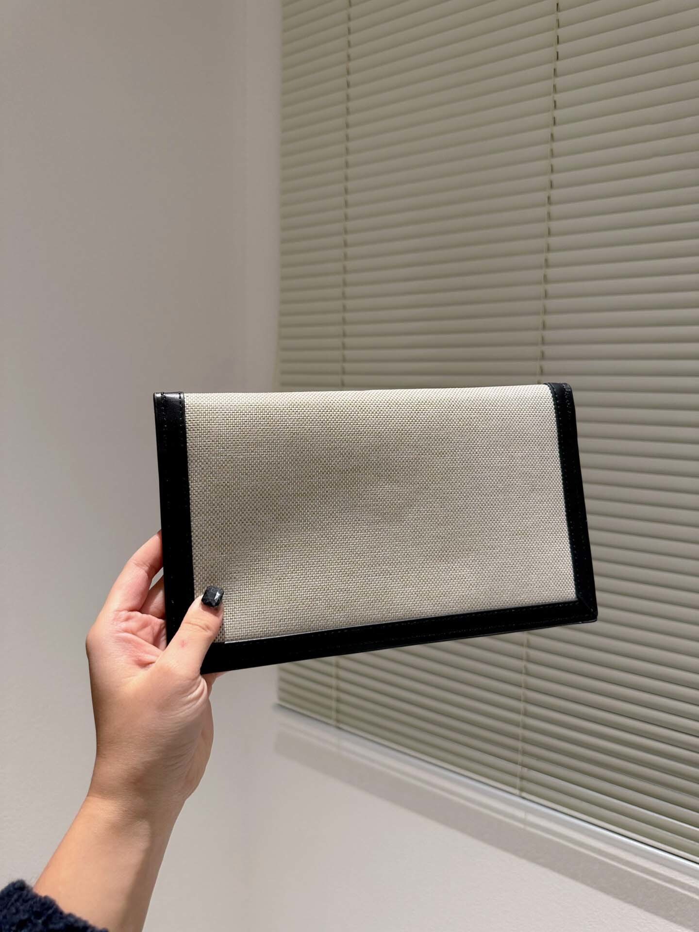 $54-LDN-382 YSL gallery