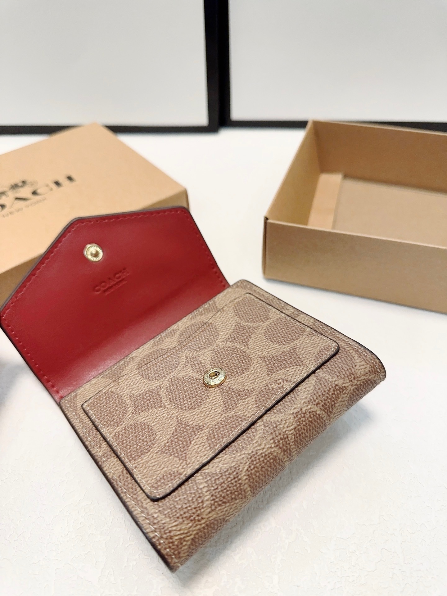 $54-LDN-707 Coa gallery