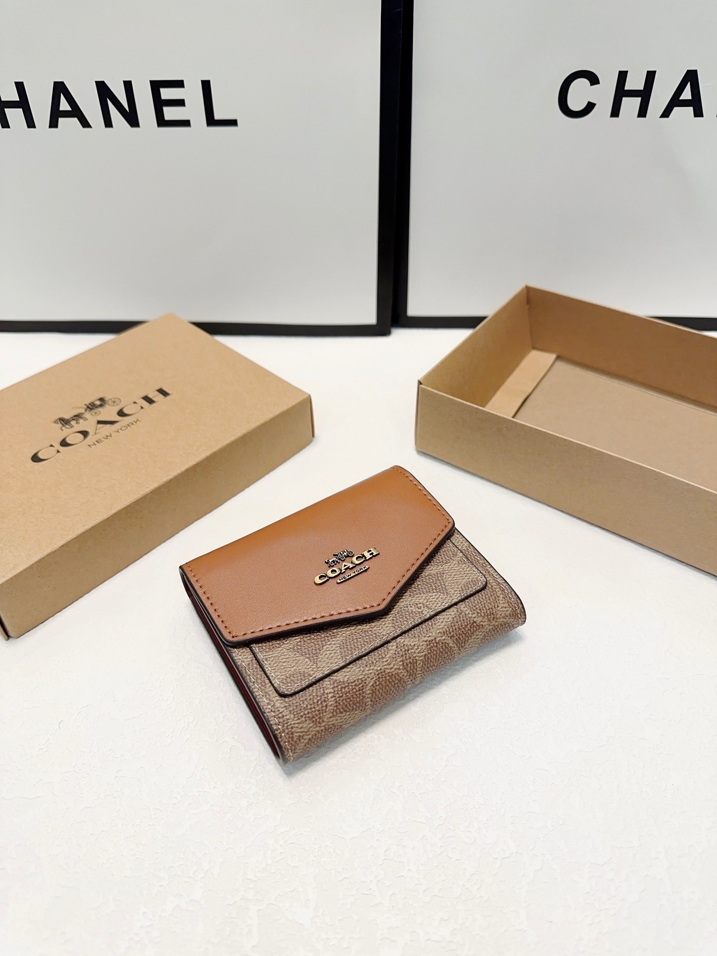 $54-LDN-707 Coa gallery