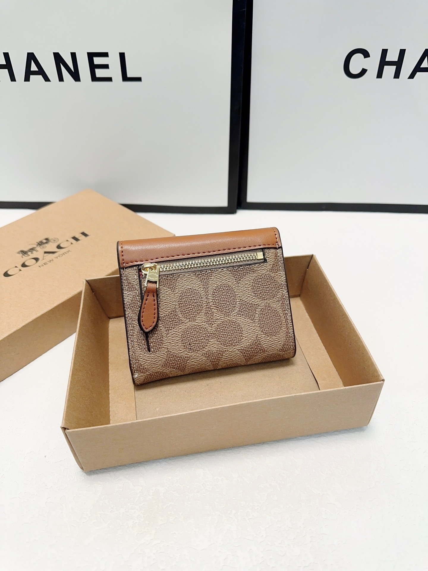 $54-LDN-707 Coa gallery