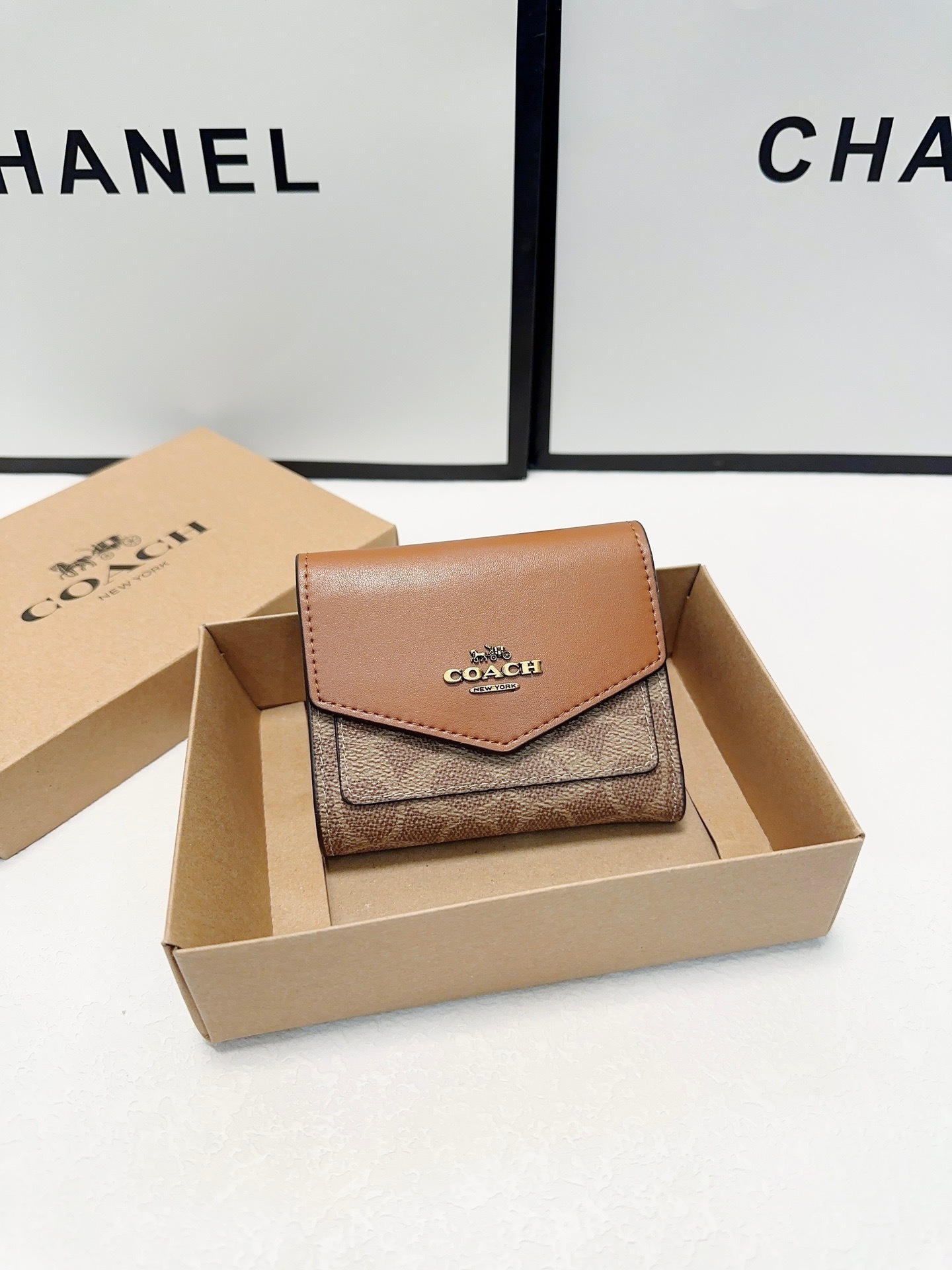 $54-LDN-707 Coa gallery