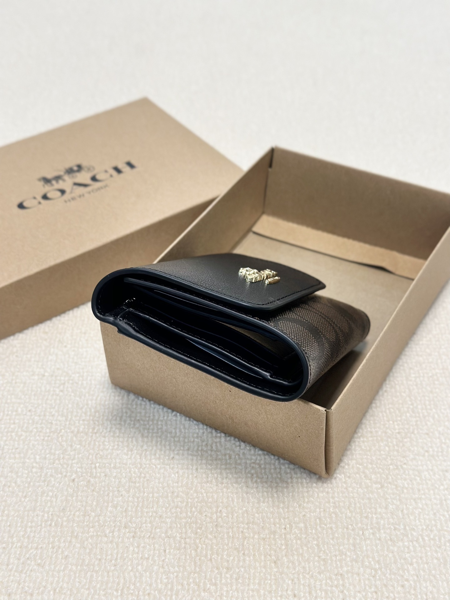 $54-LDN-708 Coa gallery