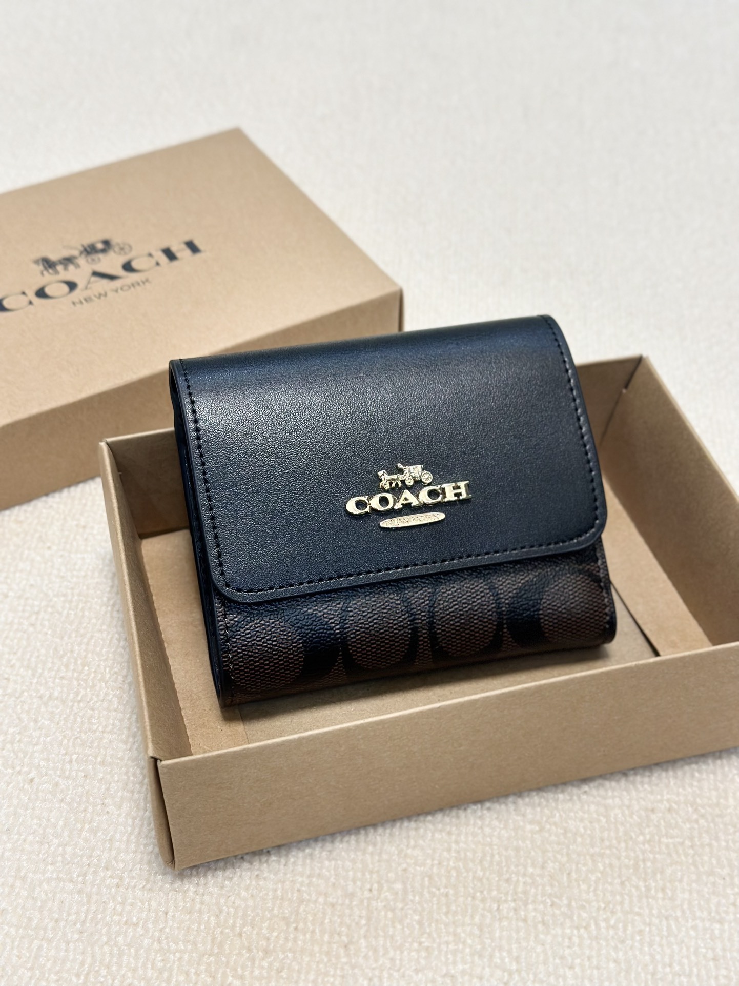 $54-LDN-708 Coa gallery