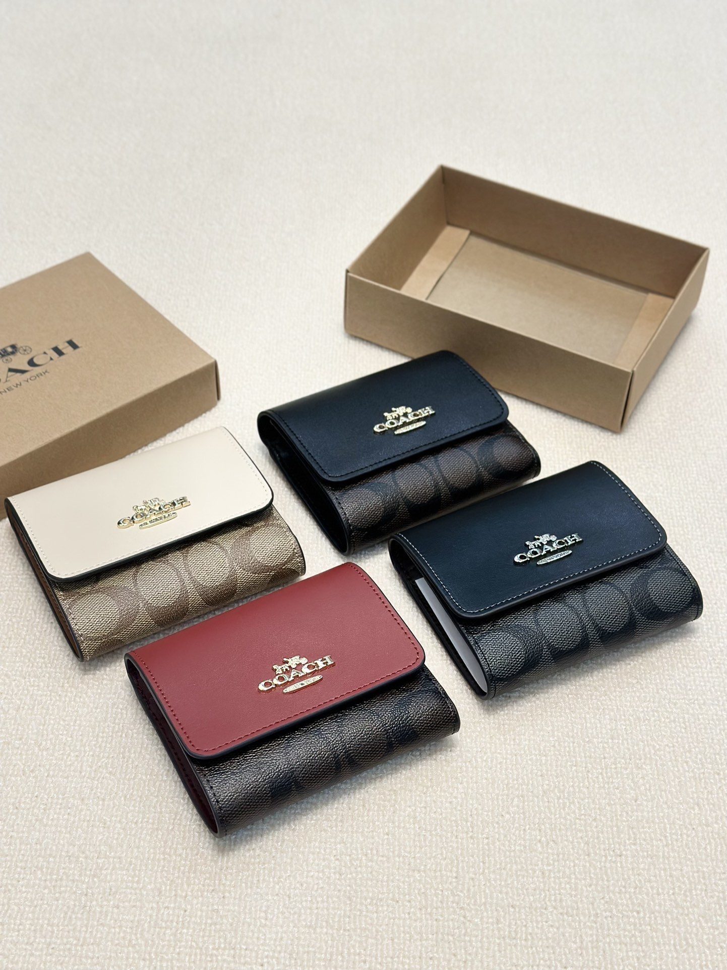 $54-LDN-708 Coa gallery