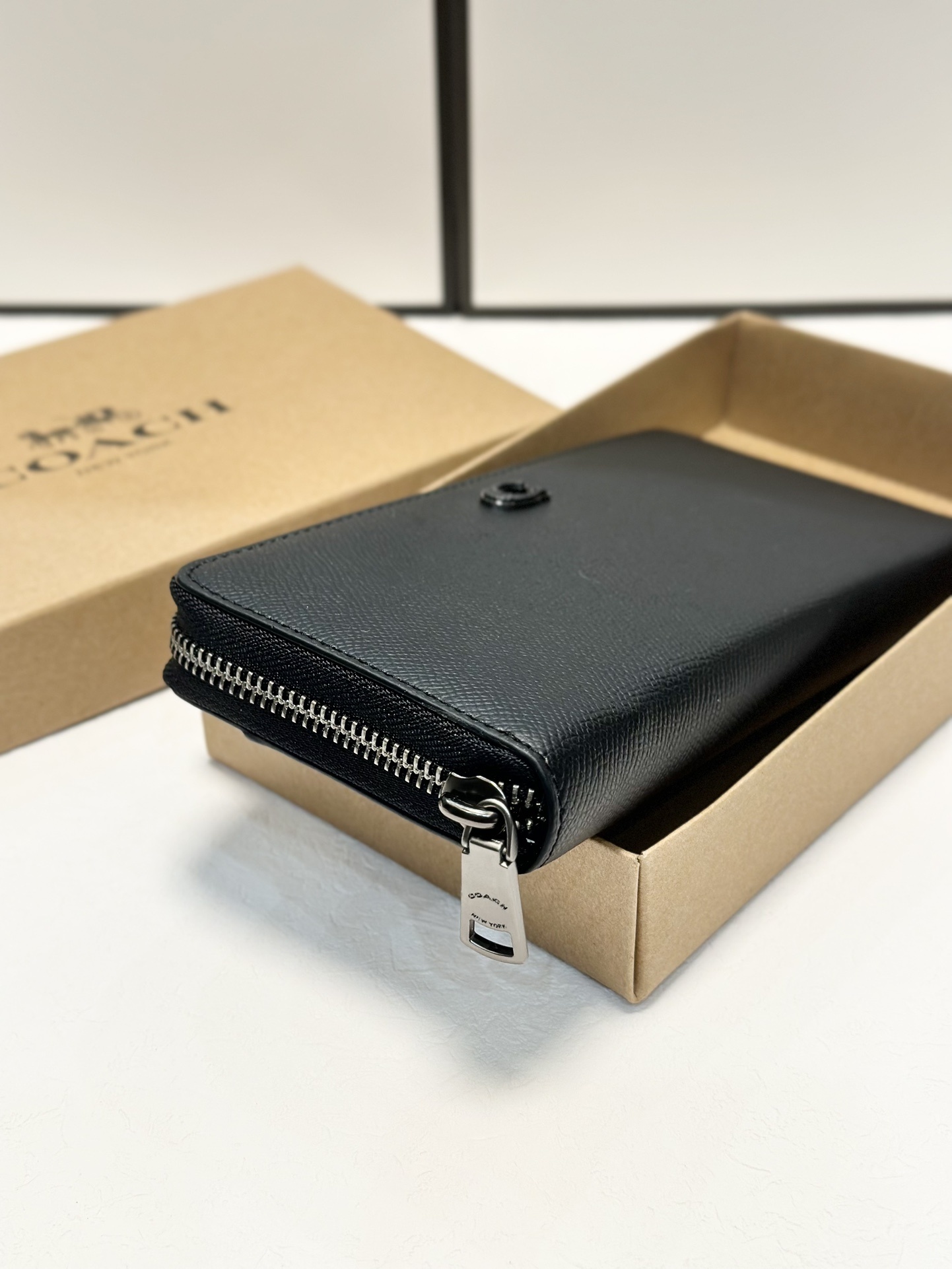 $54-LDN-709 Coa gallery