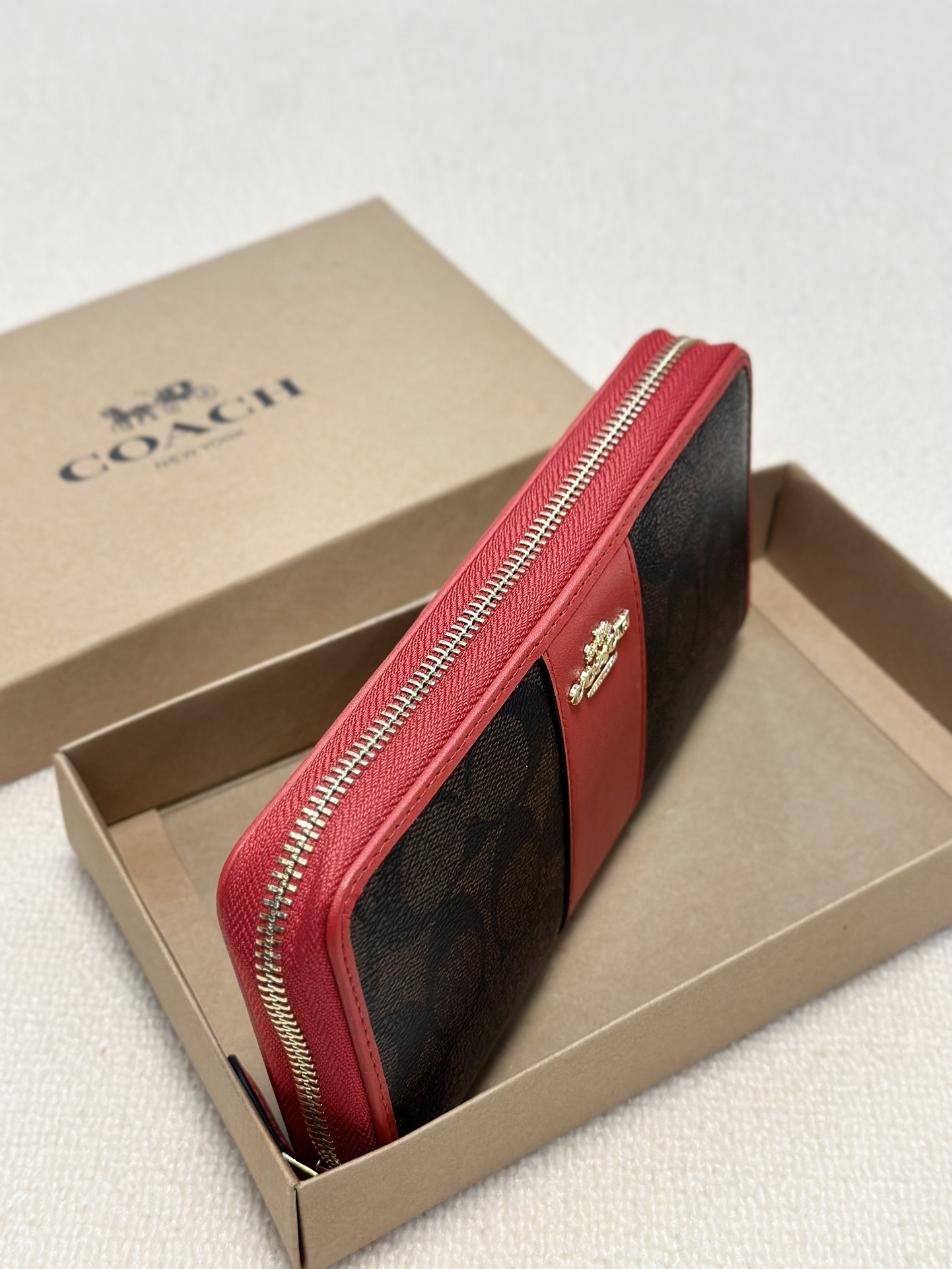 $54-LDN-711 Coa gallery