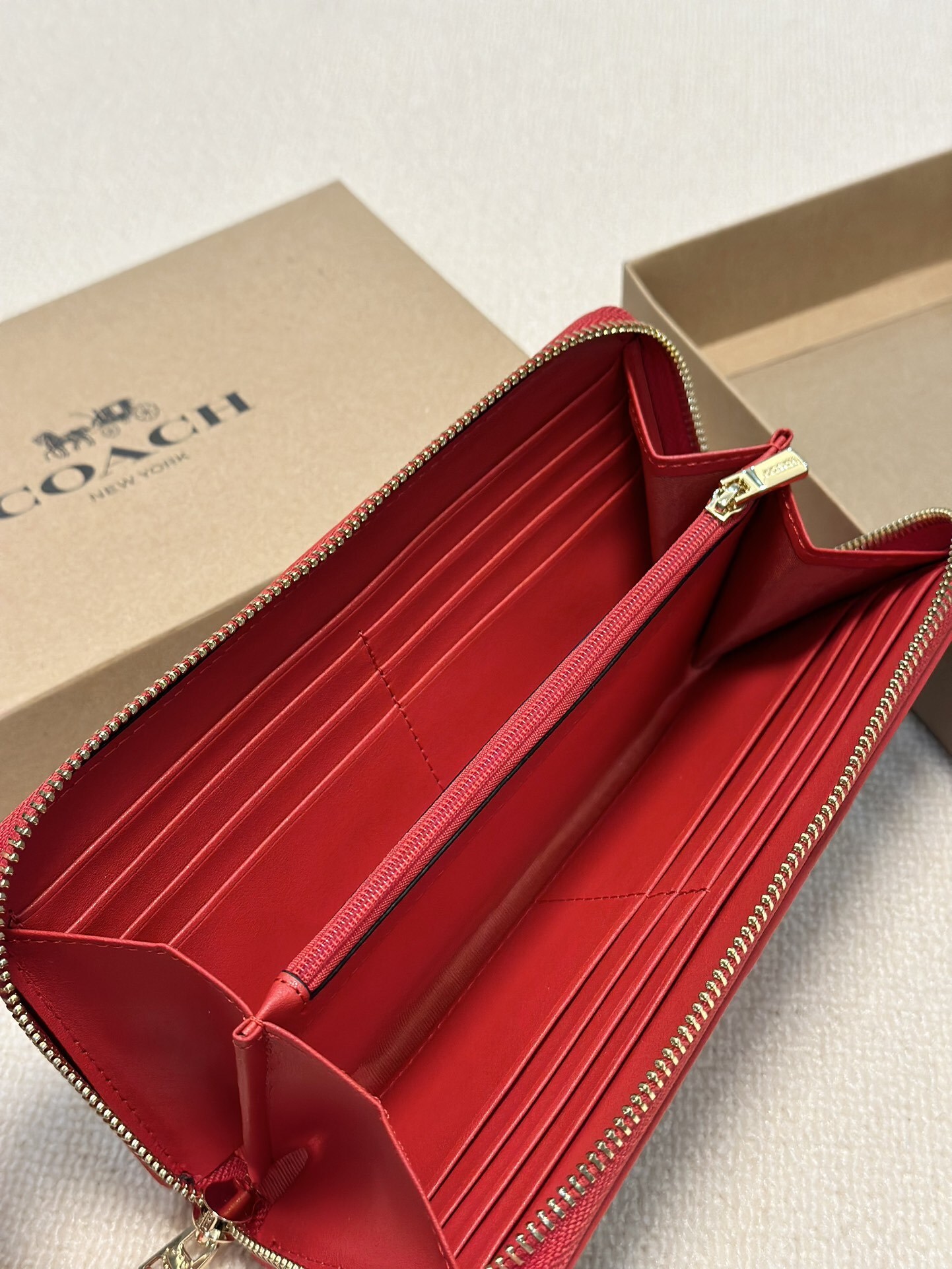 $54-LDN-711 Coa gallery