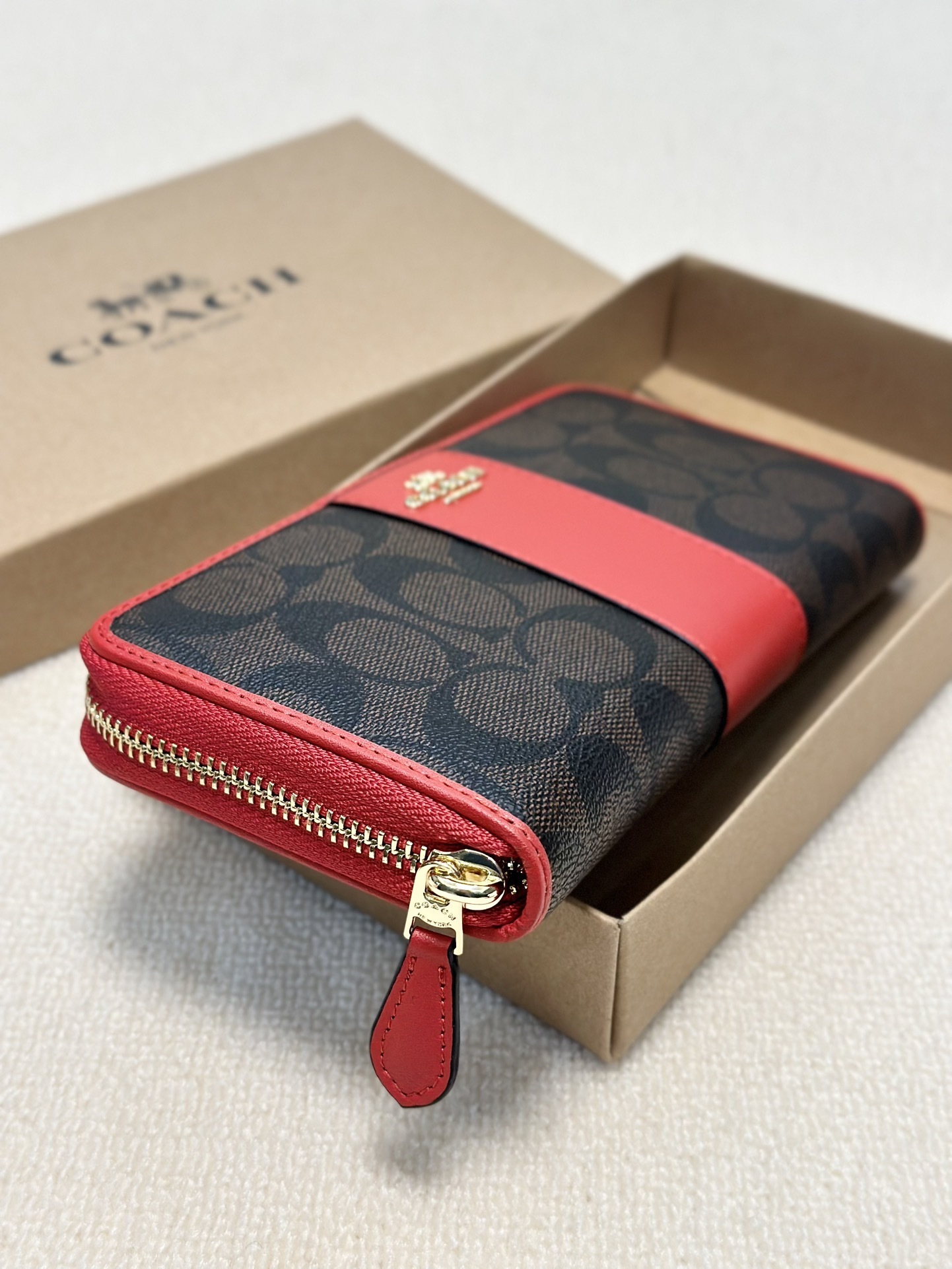 $54-LDN-711 Coa gallery