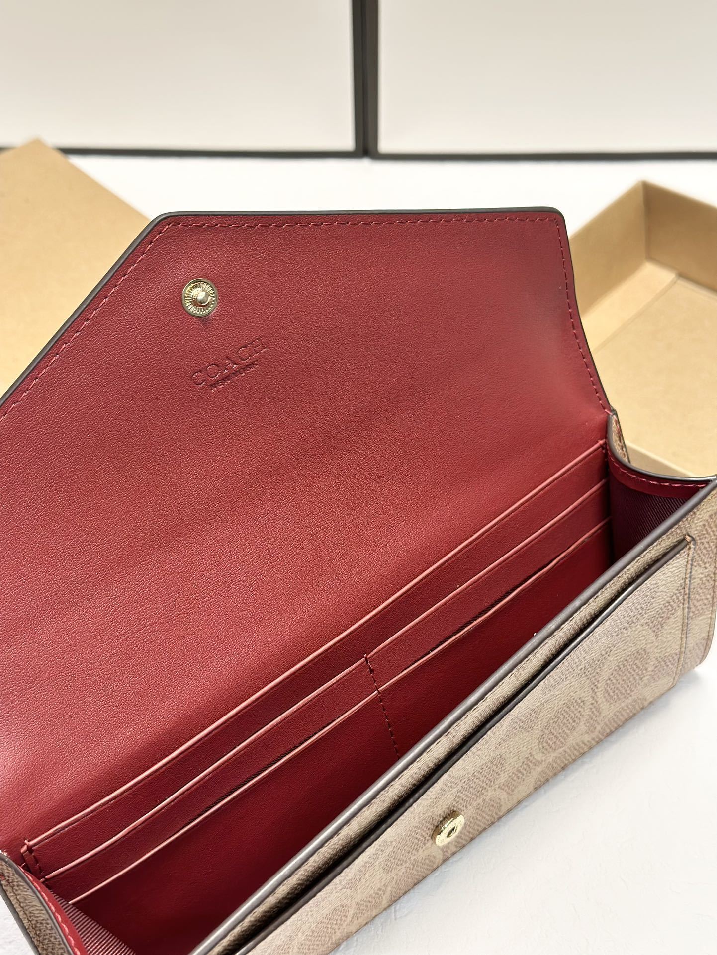 $54-LDN-712 Coa gallery