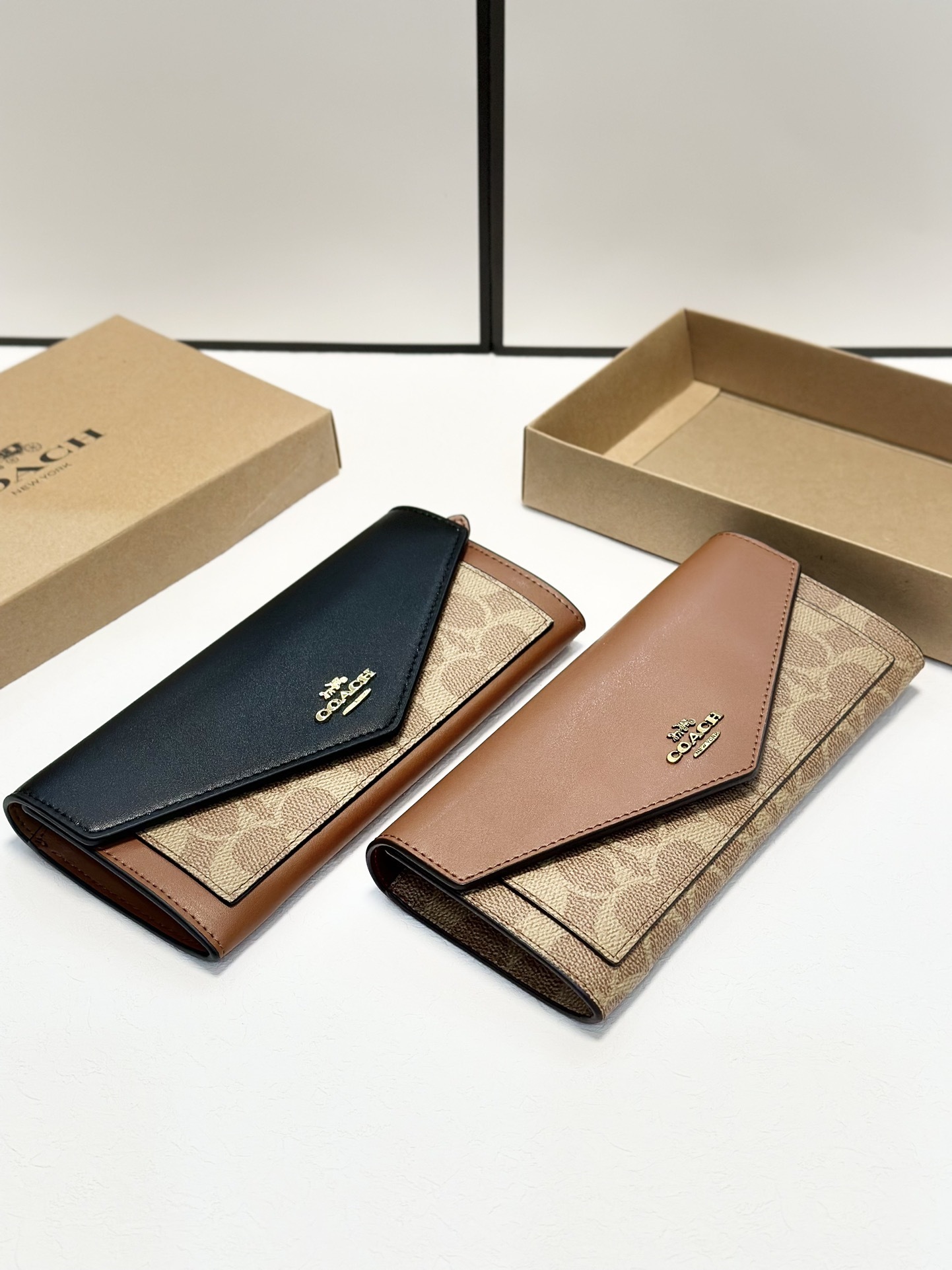 $54-LDN-712 Coa gallery