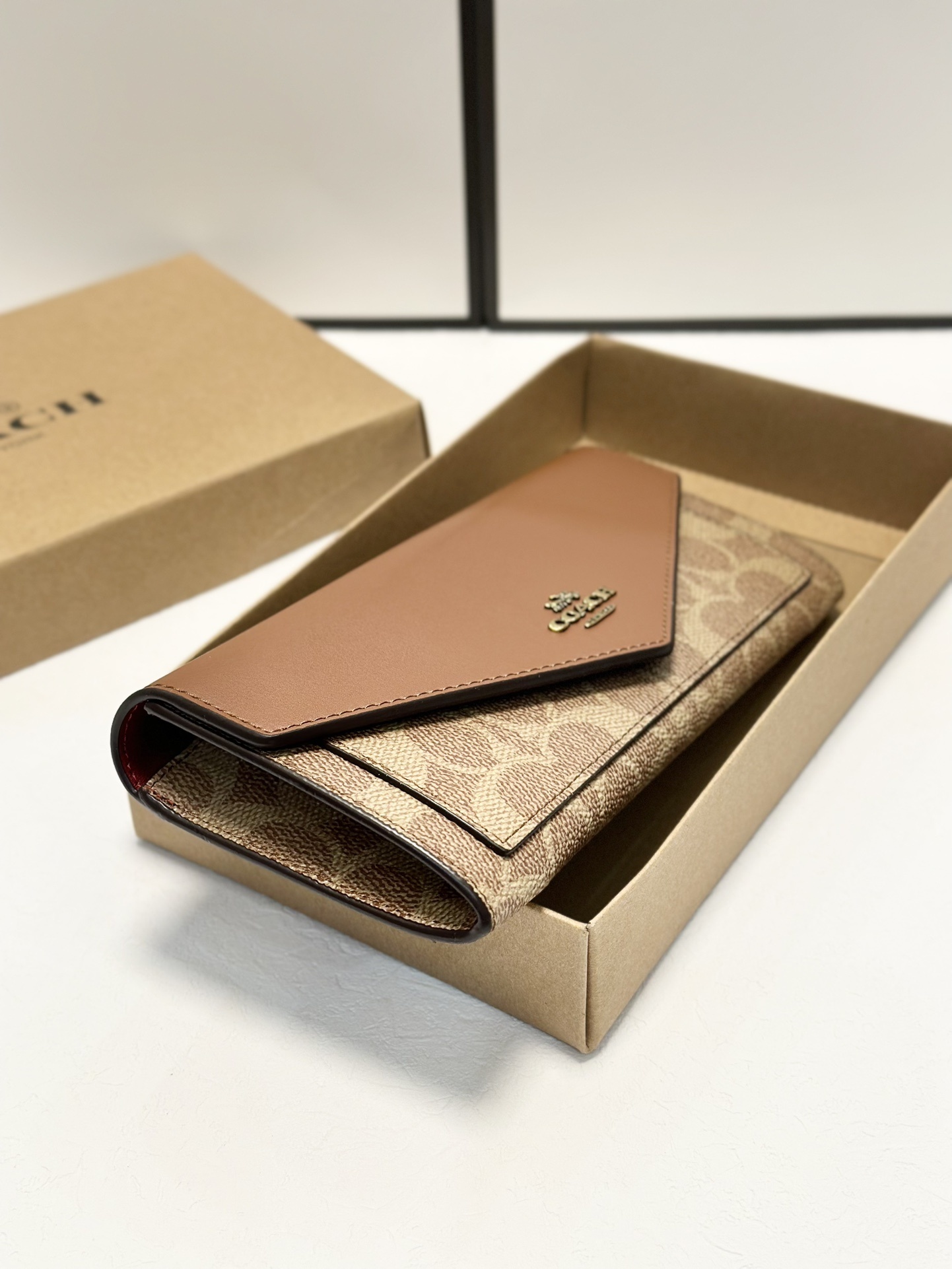 $54-LDN-712 Coa gallery