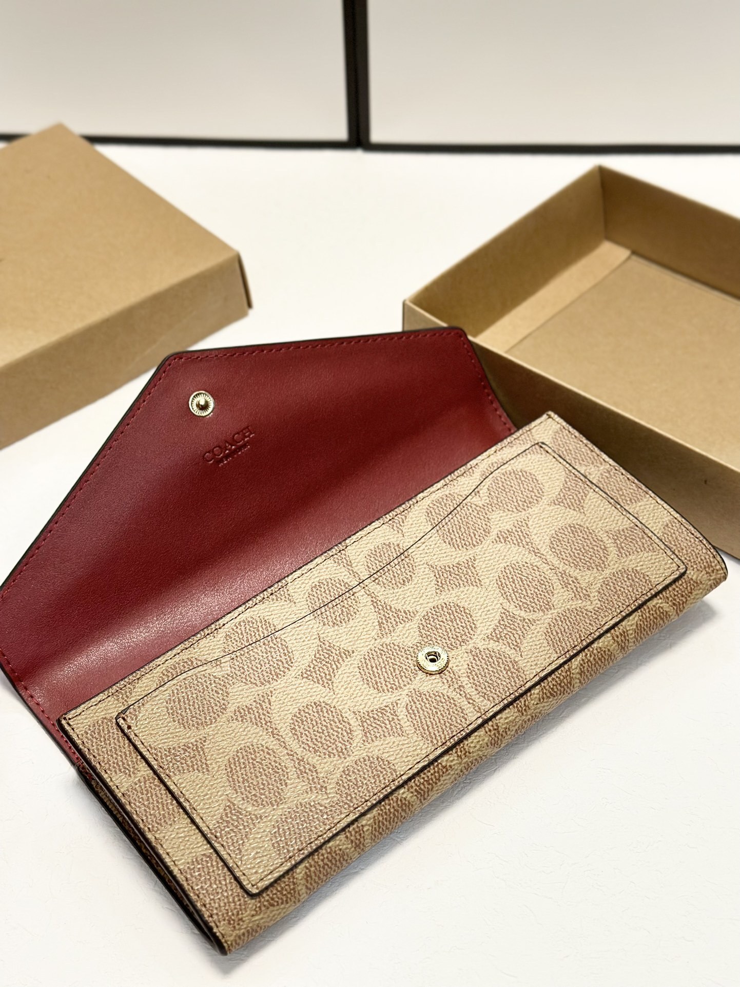 $54-LDN-712 Coa gallery