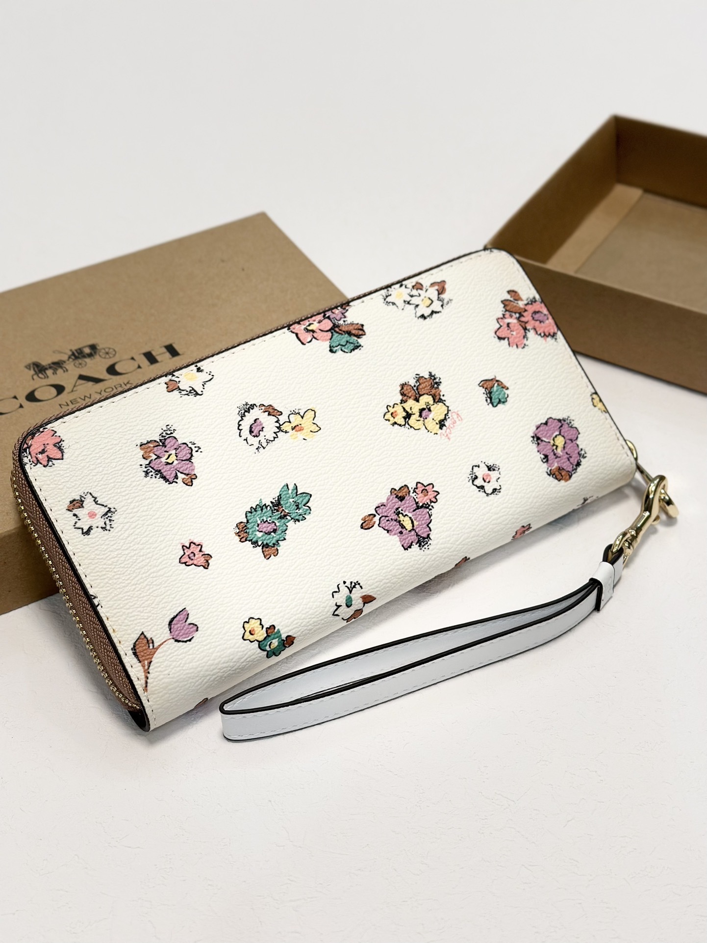 $54-LDN-713 Coa gallery