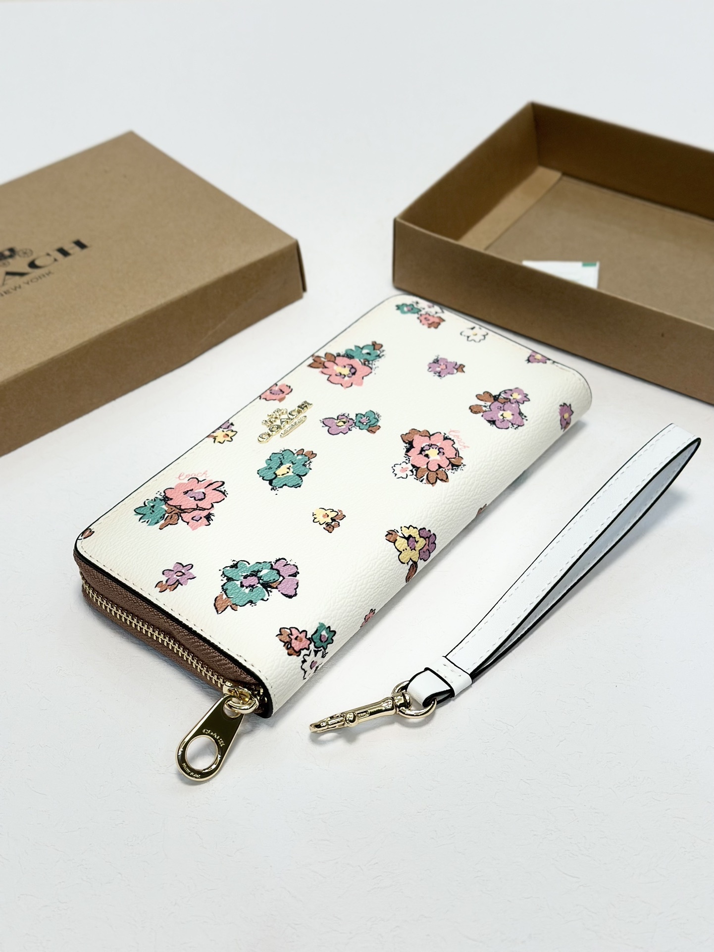 $54-LDN-713 Coa gallery