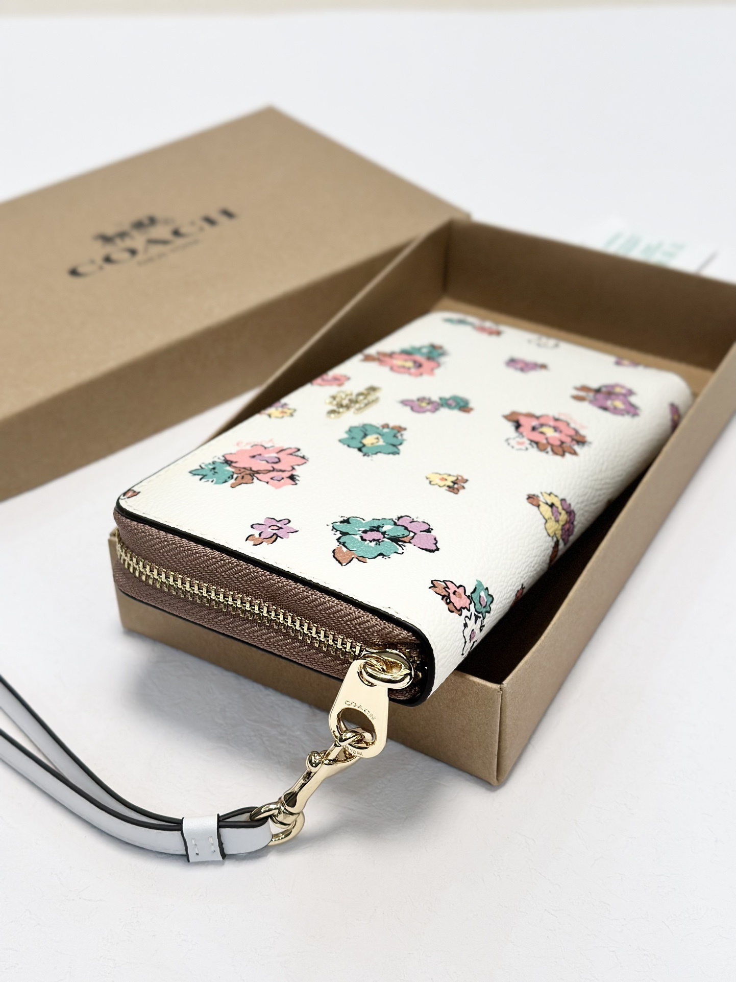 $54-LDN-713 Coa gallery