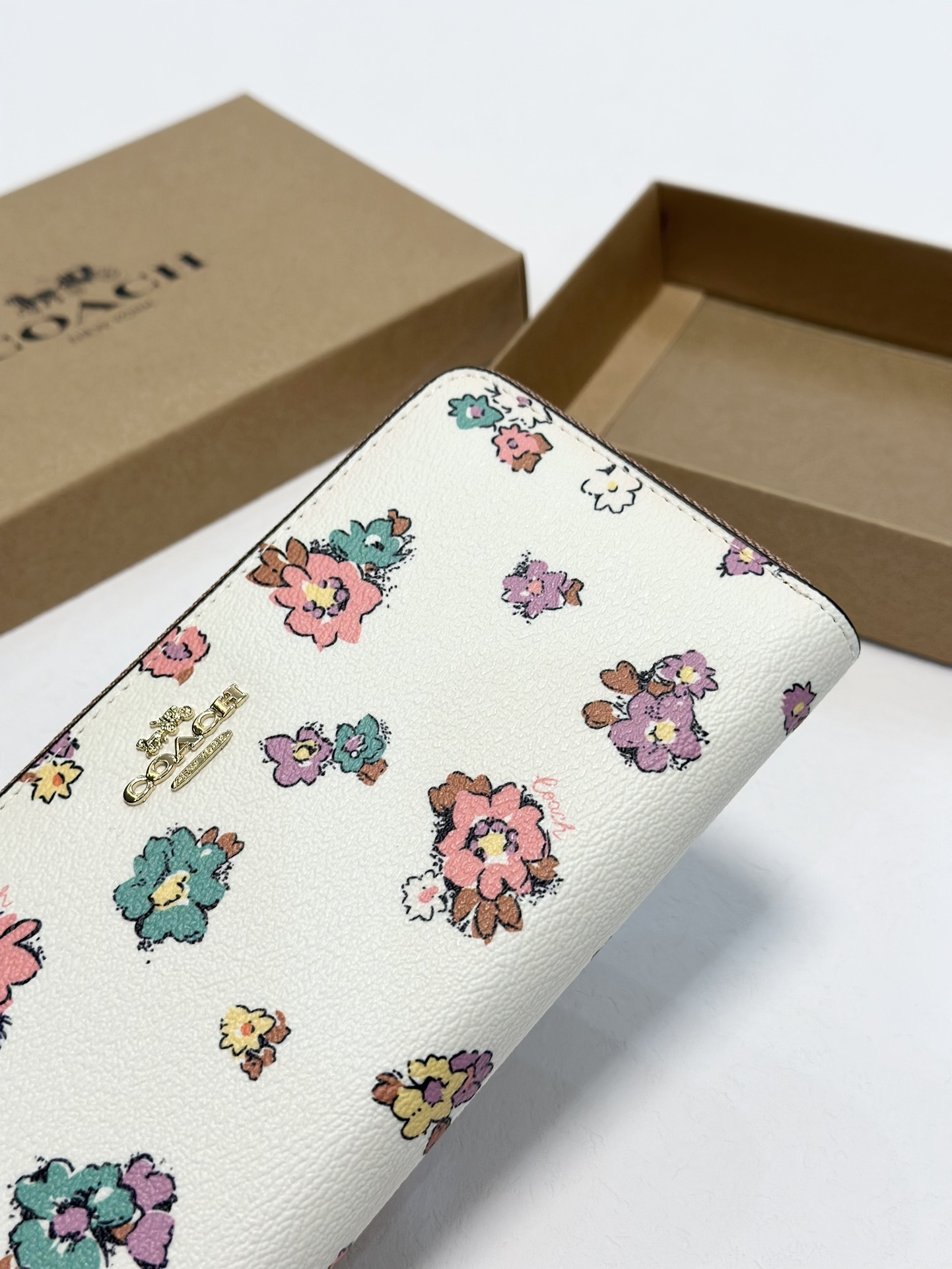 $54-LDN-713 Coa gallery