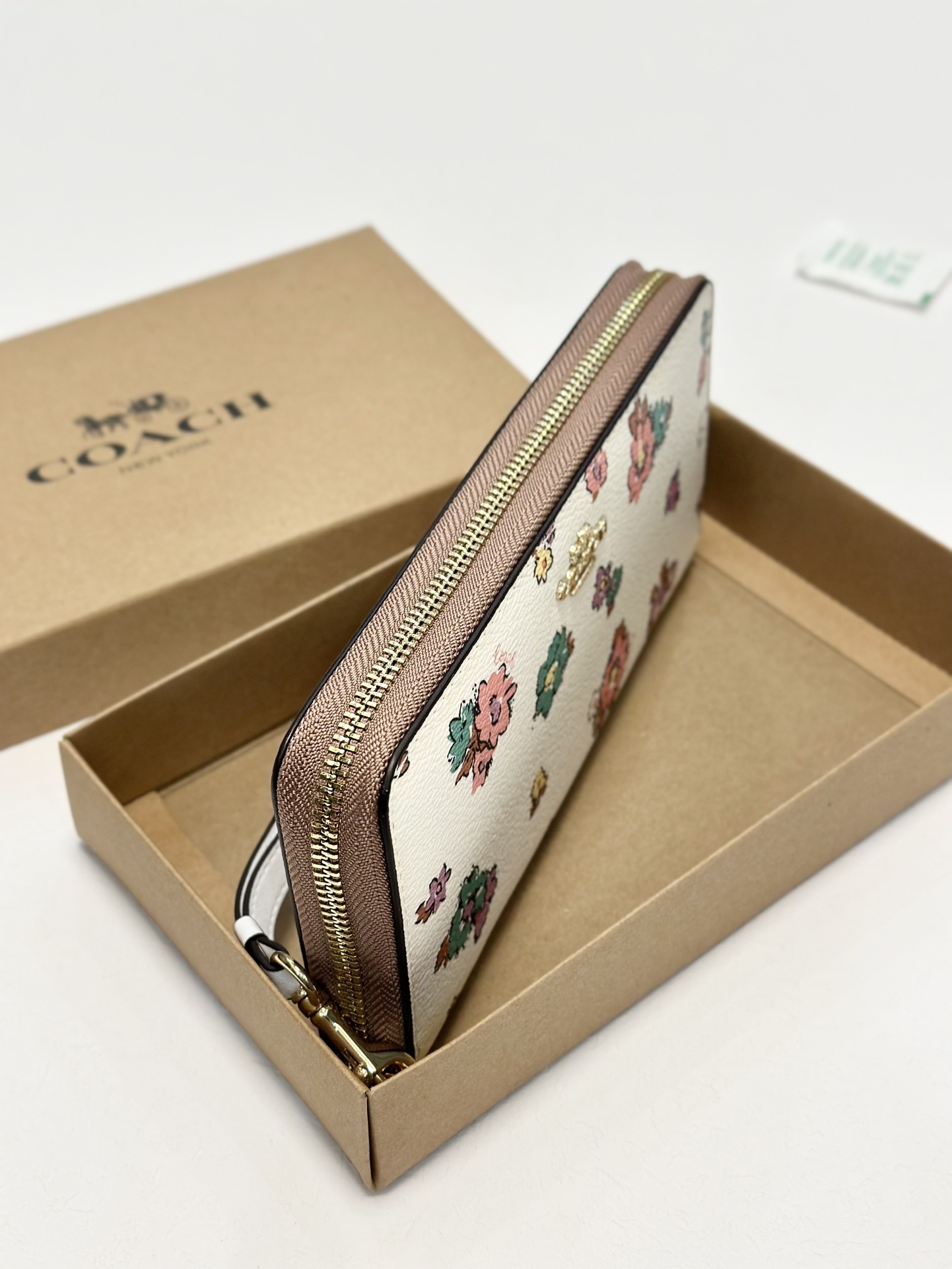 $54-LDN-713 Coa gallery