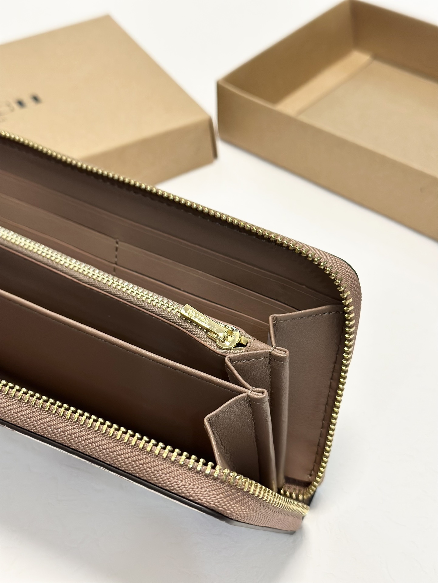 $54-LDN-713 Coa gallery