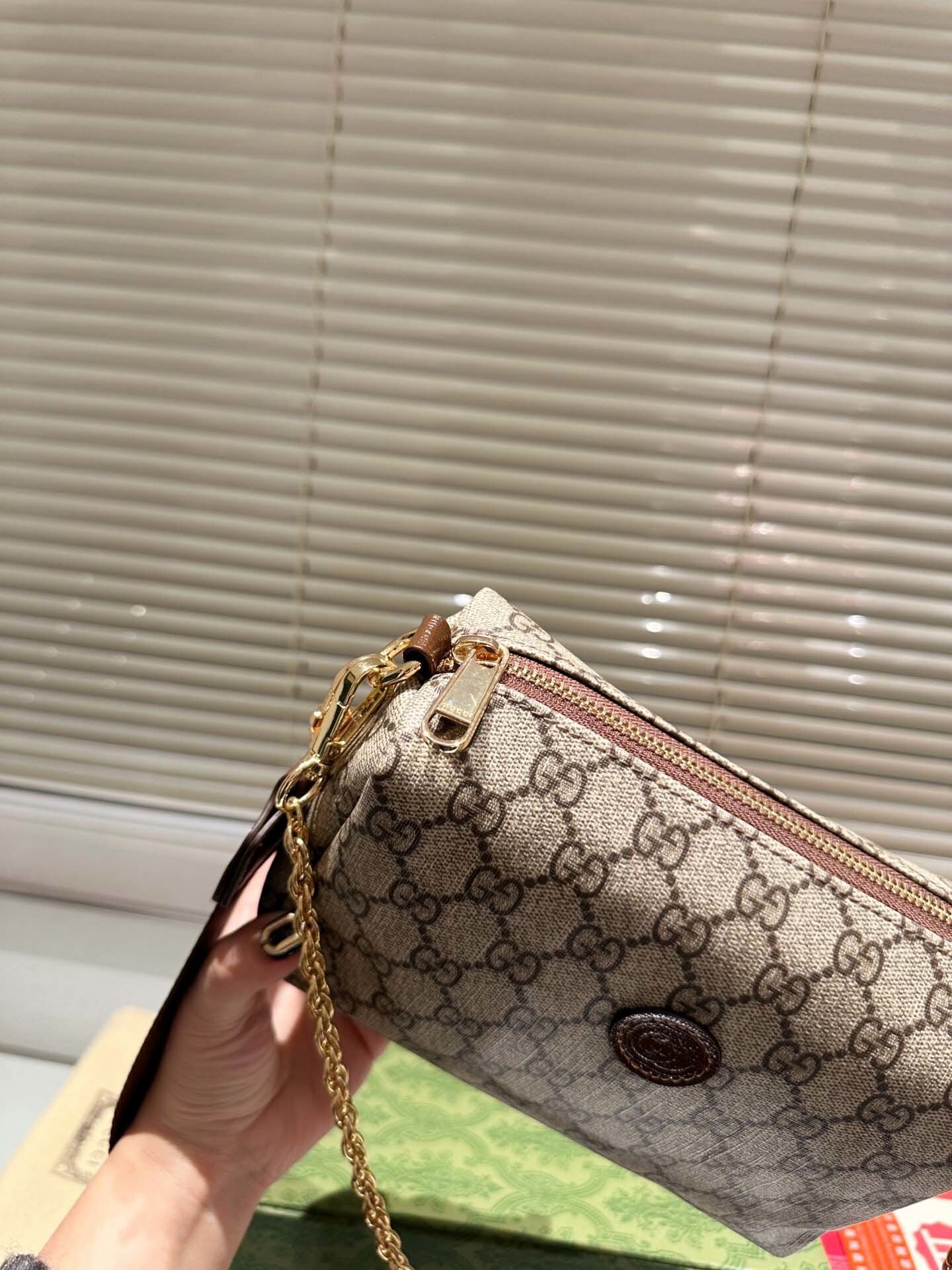 $55-LDN-240 GCI gallery