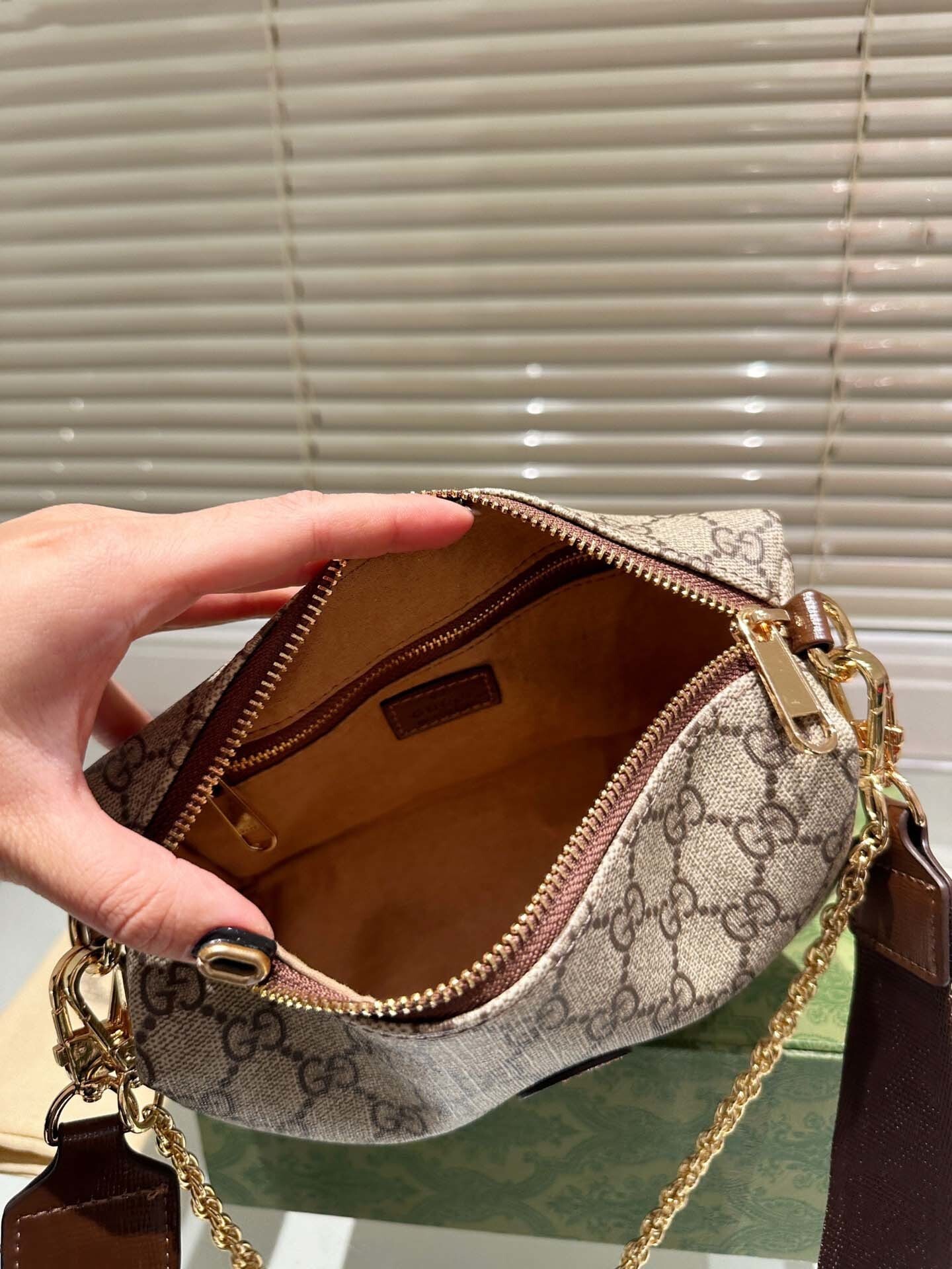 $55-LDN-240 GCI gallery