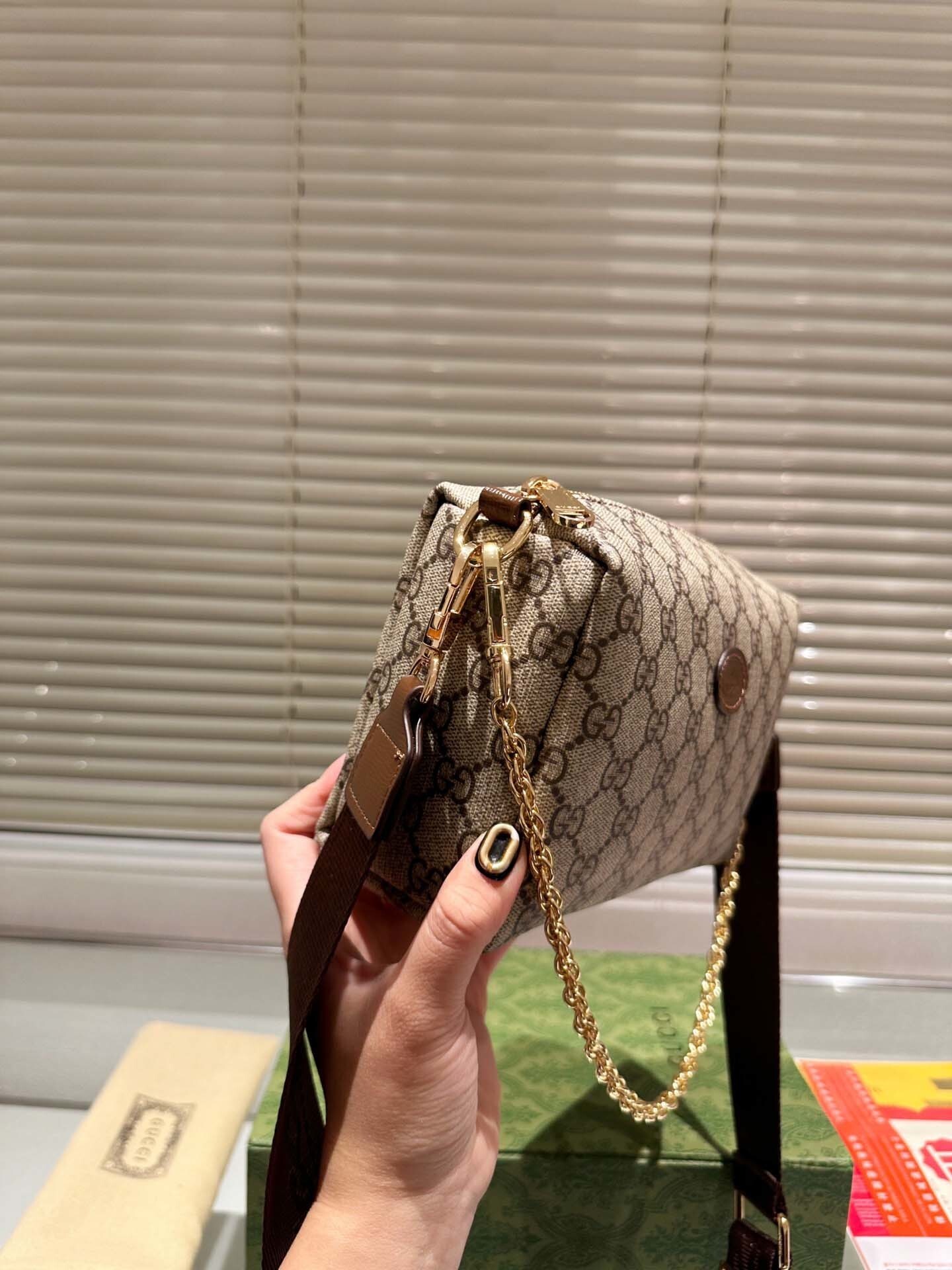 $55-LDN-240 GCI gallery