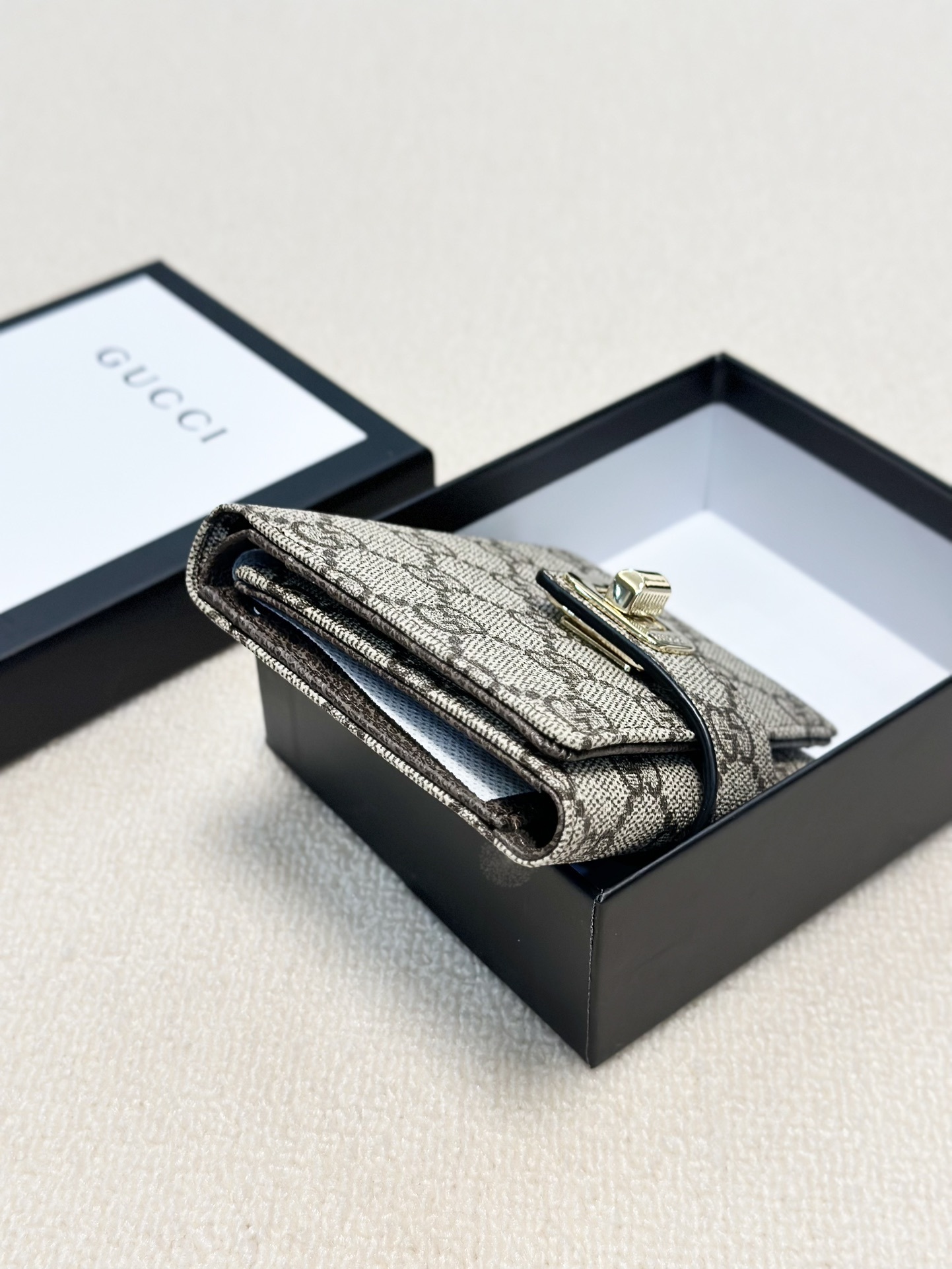 $55-LDN-279 GCI gallery