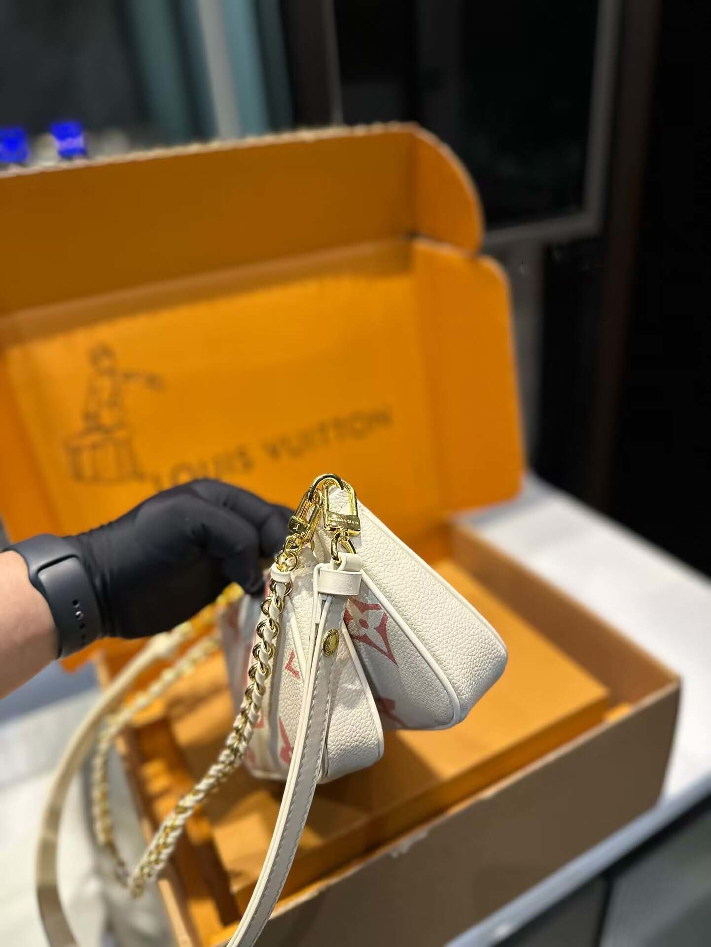 $55-LDN-331 LV gallery