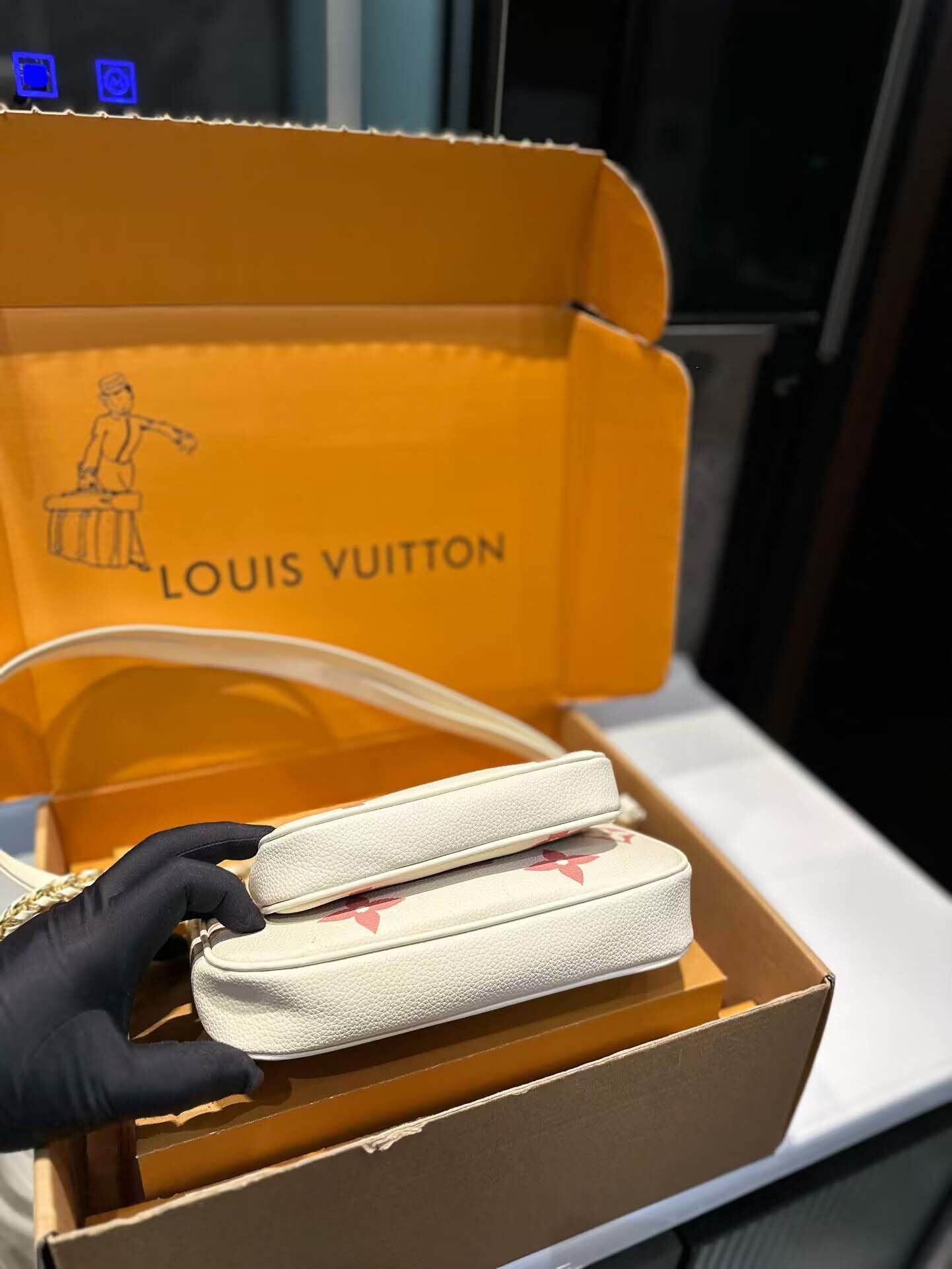 $55-LDN-331 LV gallery