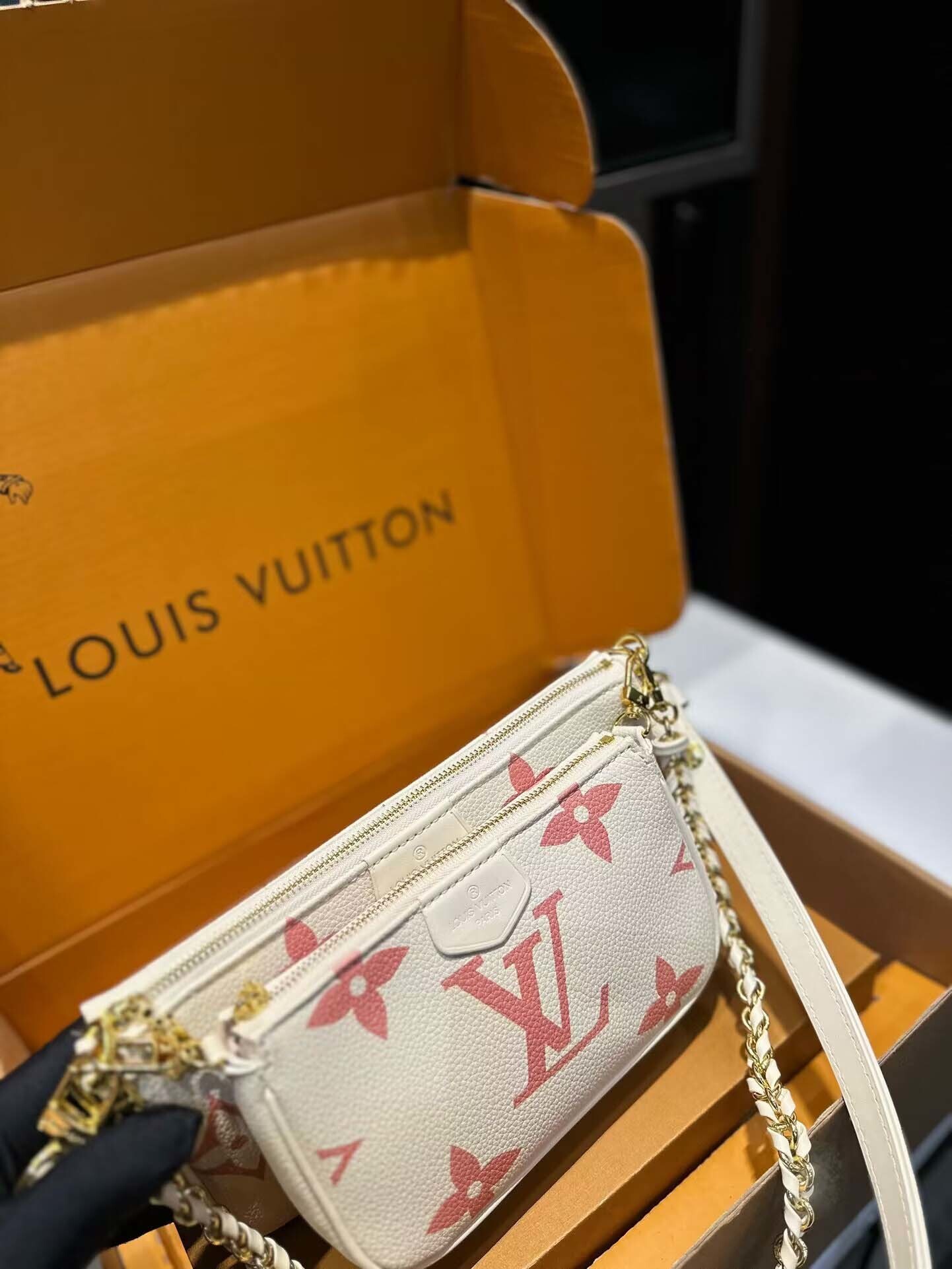 $55-LDN-331 LV gallery