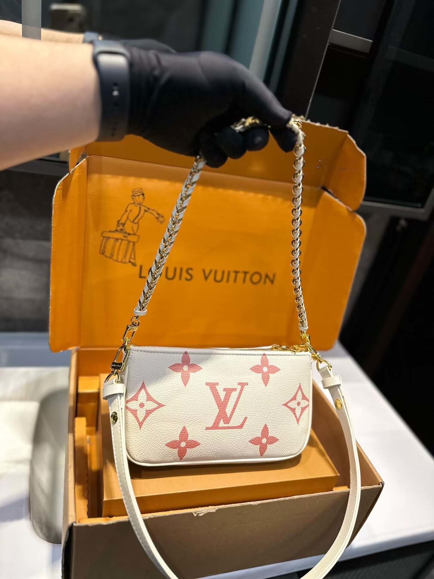 $55-LDN-331 LV gallery
