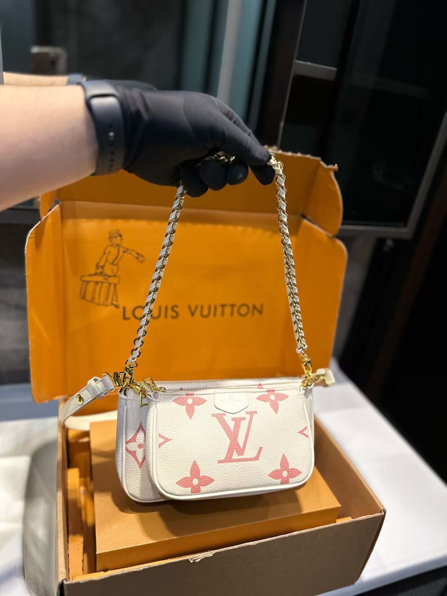 $55-LDN-331 LV gallery