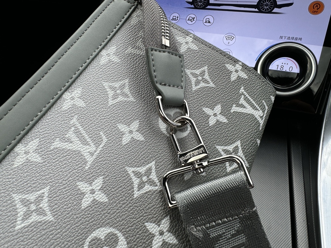 $55-LDN-339 LV gallery