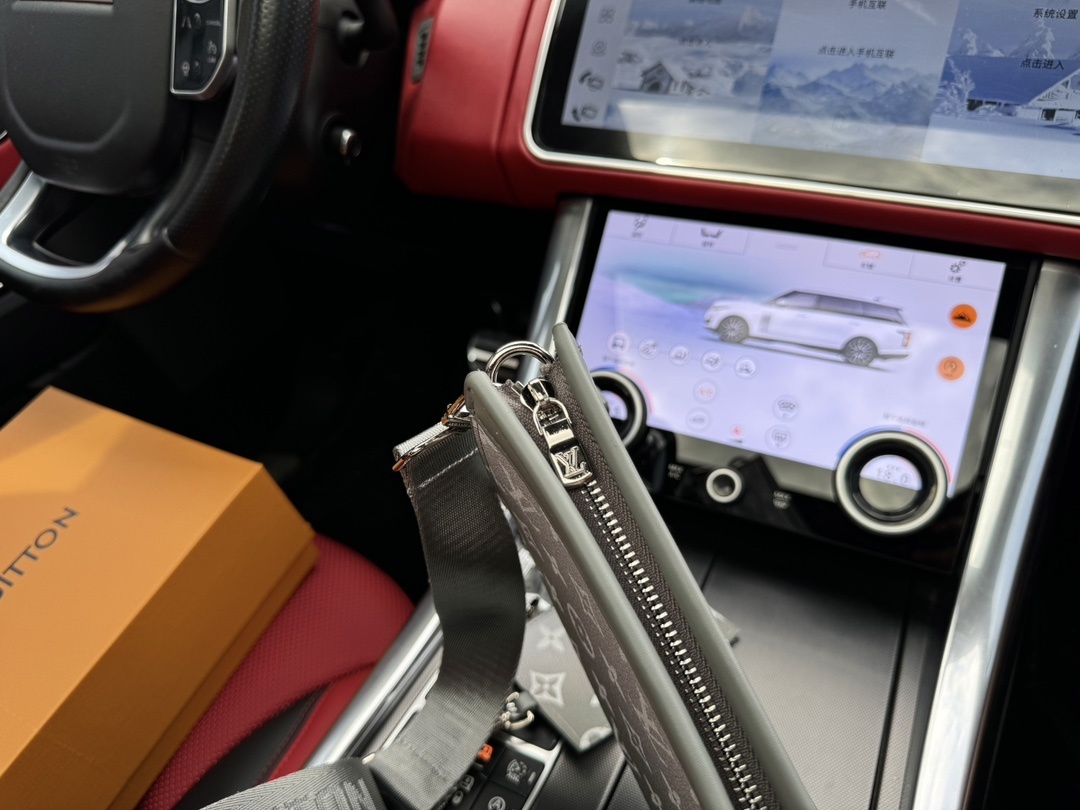 $55-LDN-339 LV gallery