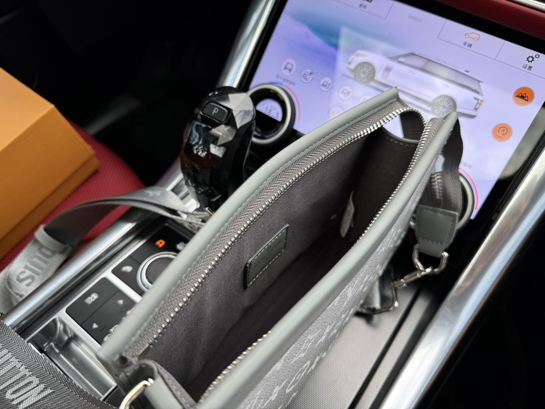 $55-LDN-339 LV gallery