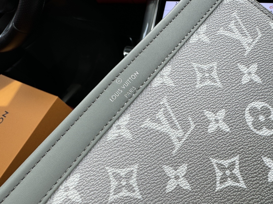 $55-LDN-339 LV gallery