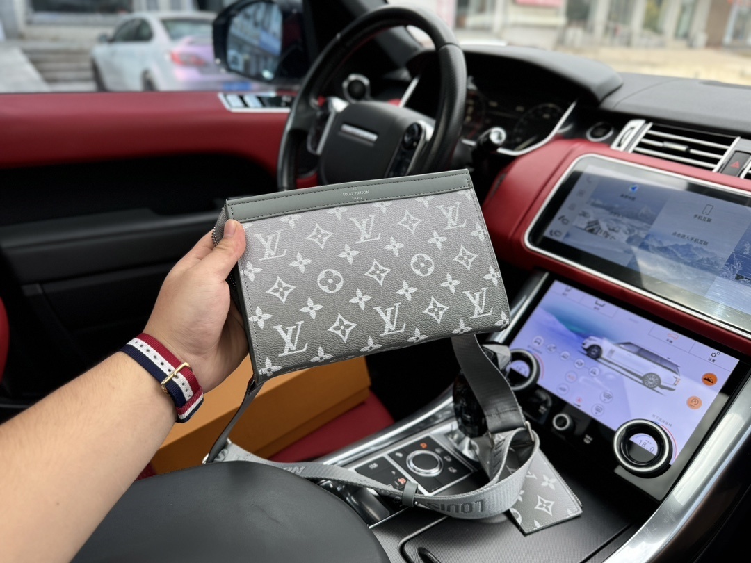 $55-LDN-339 LV gallery