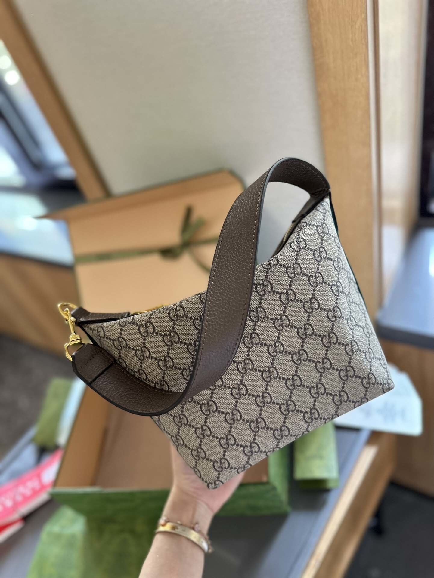 $56-LDN-253 GCI gallery