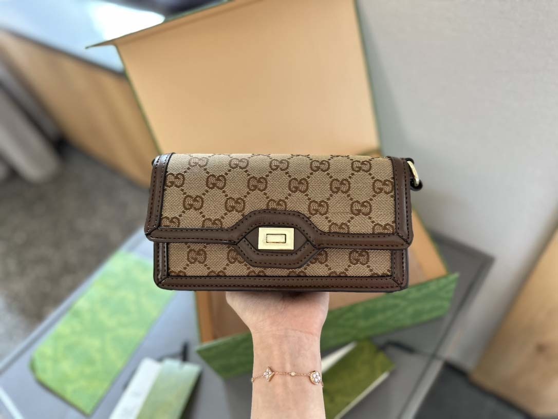 $57-LDN-251 GCI gallery