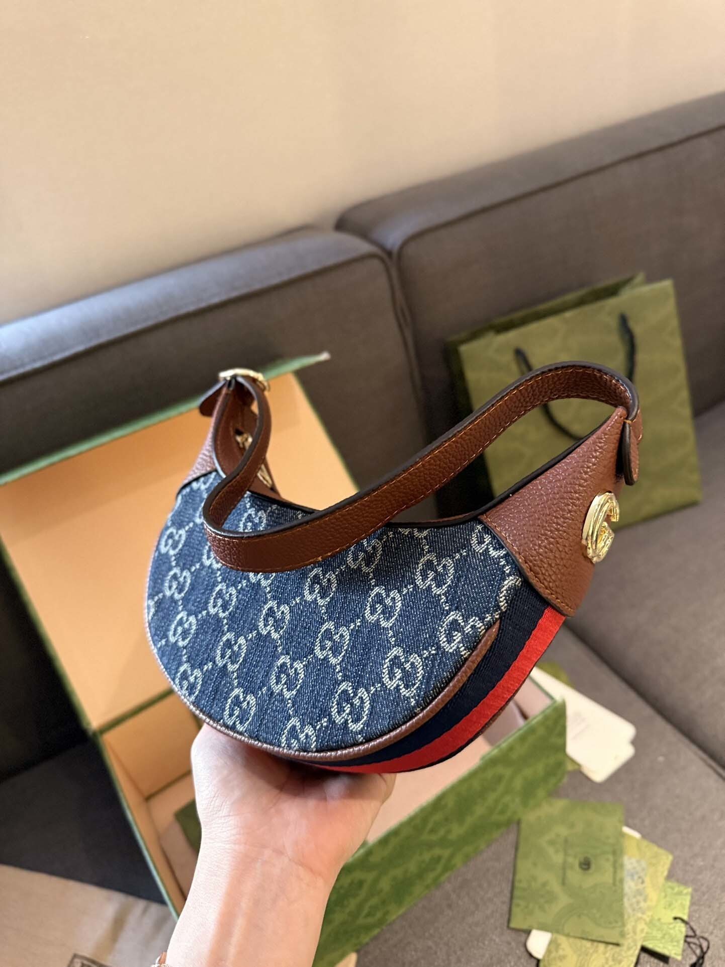 $57-LDN-269 GCI gallery