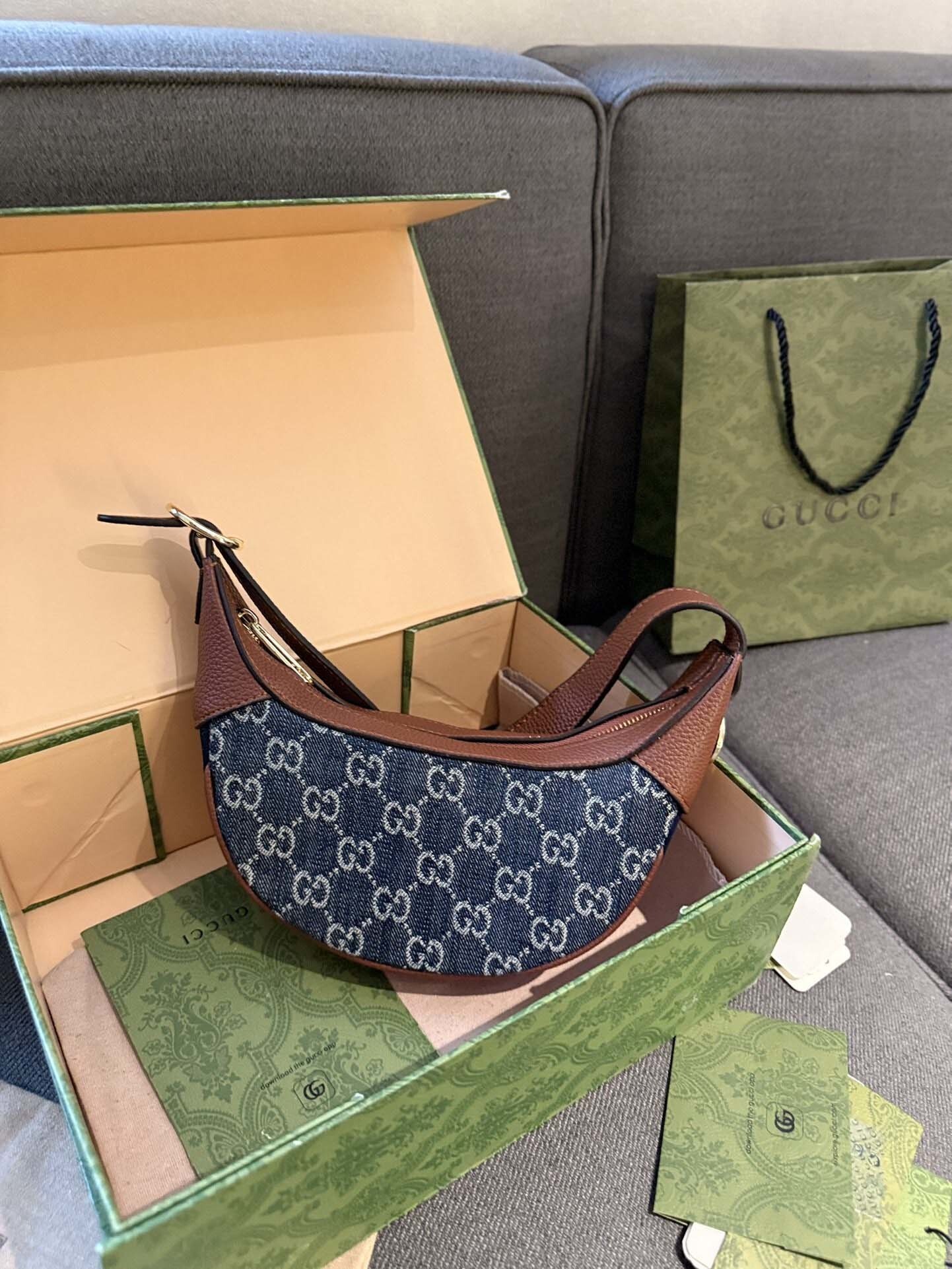 $57-LDN-269 GCI gallery