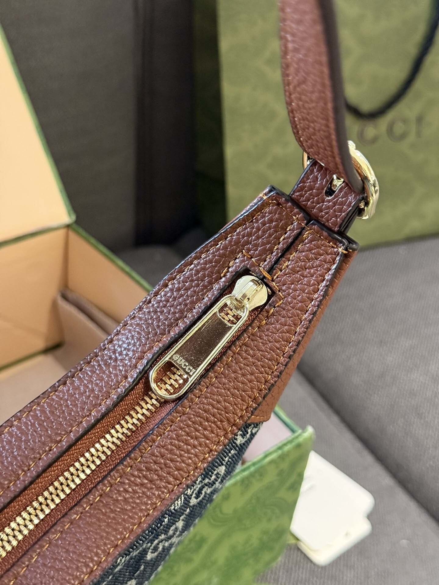 $57-LDN-269 GCI gallery