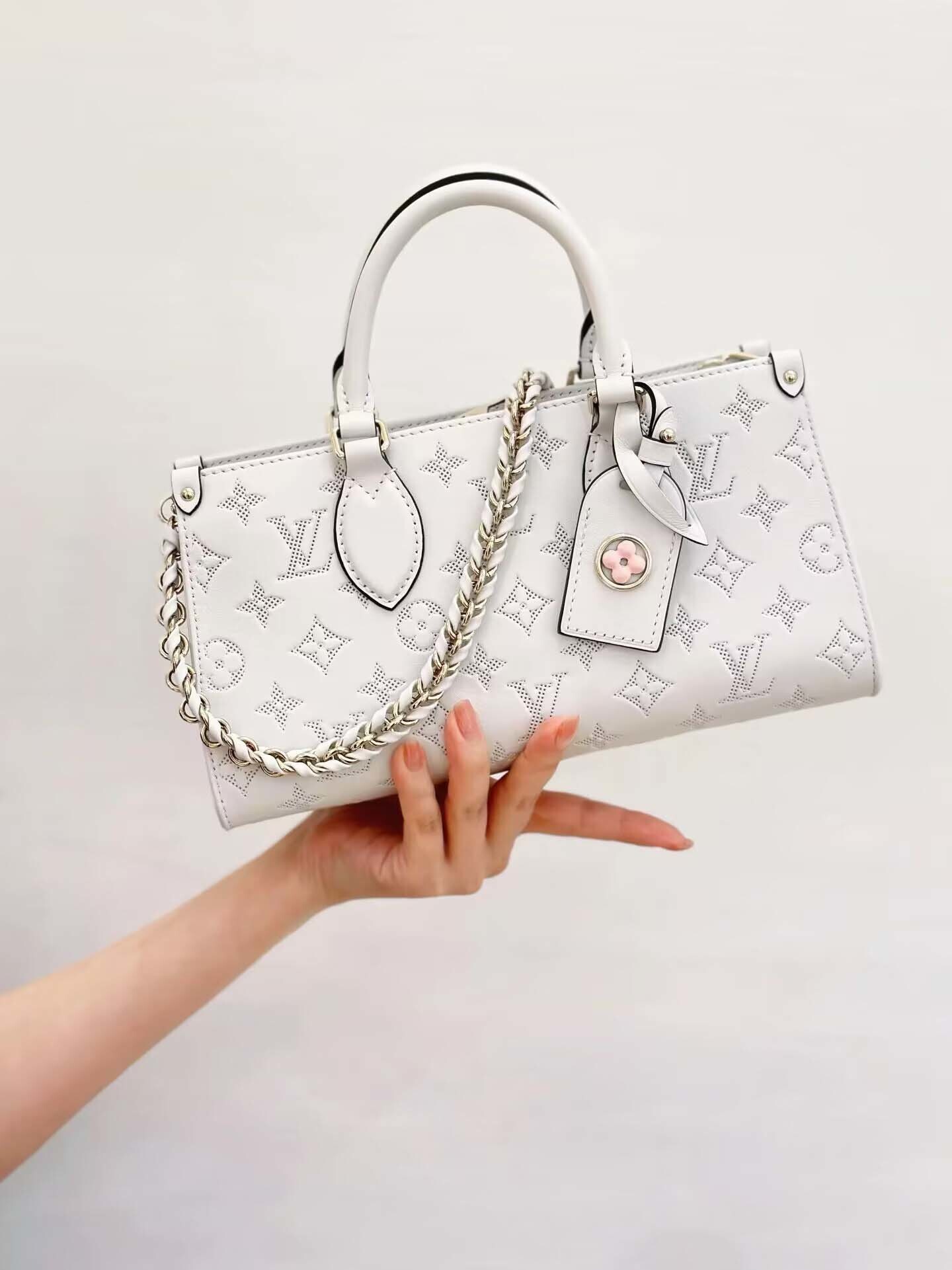 $57-LDN-329 LV gallery