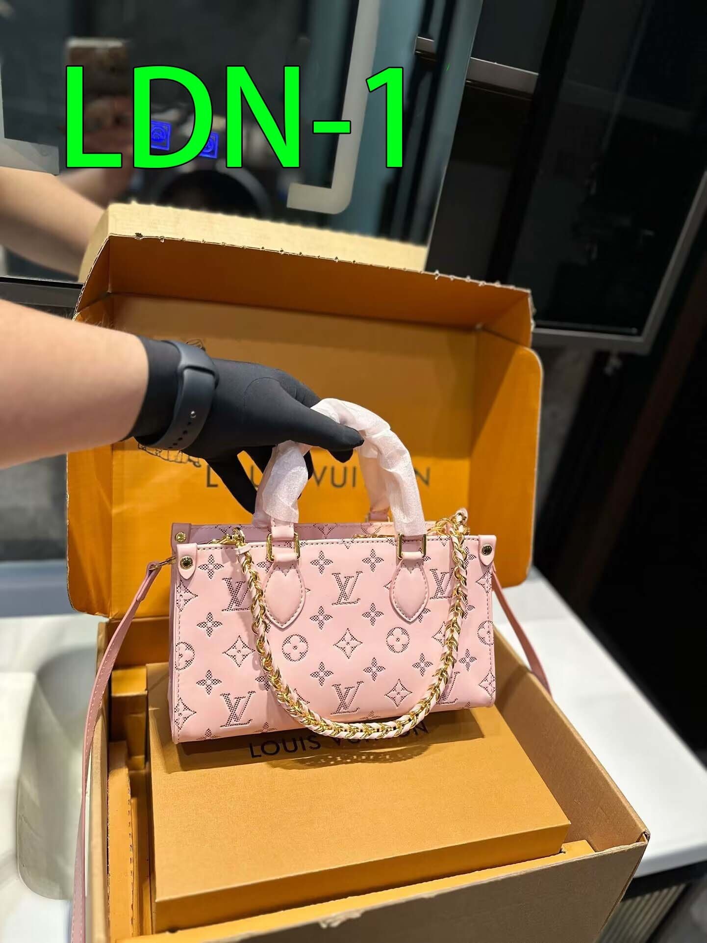 $57-LDN-329 LV gallery