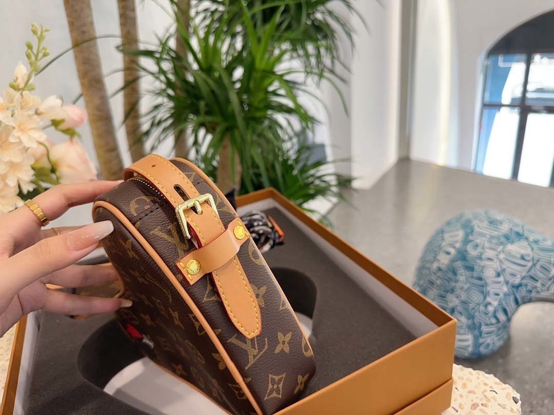 $58-LDN-322 LV gallery