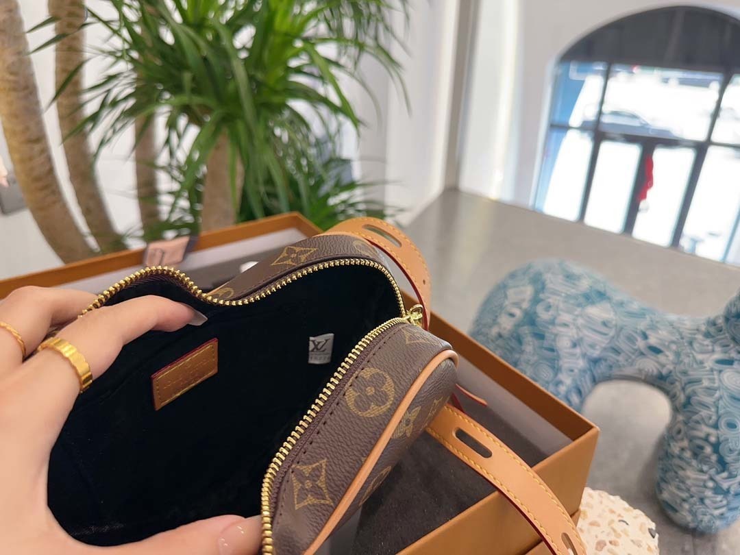 $58-LDN-322 LV gallery