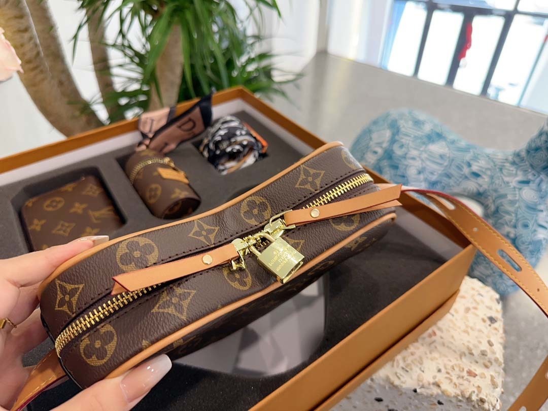 $58-LDN-322 LV gallery