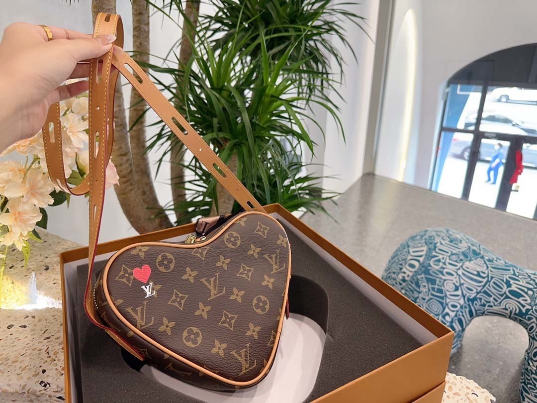 $58-LDN-322 LV gallery