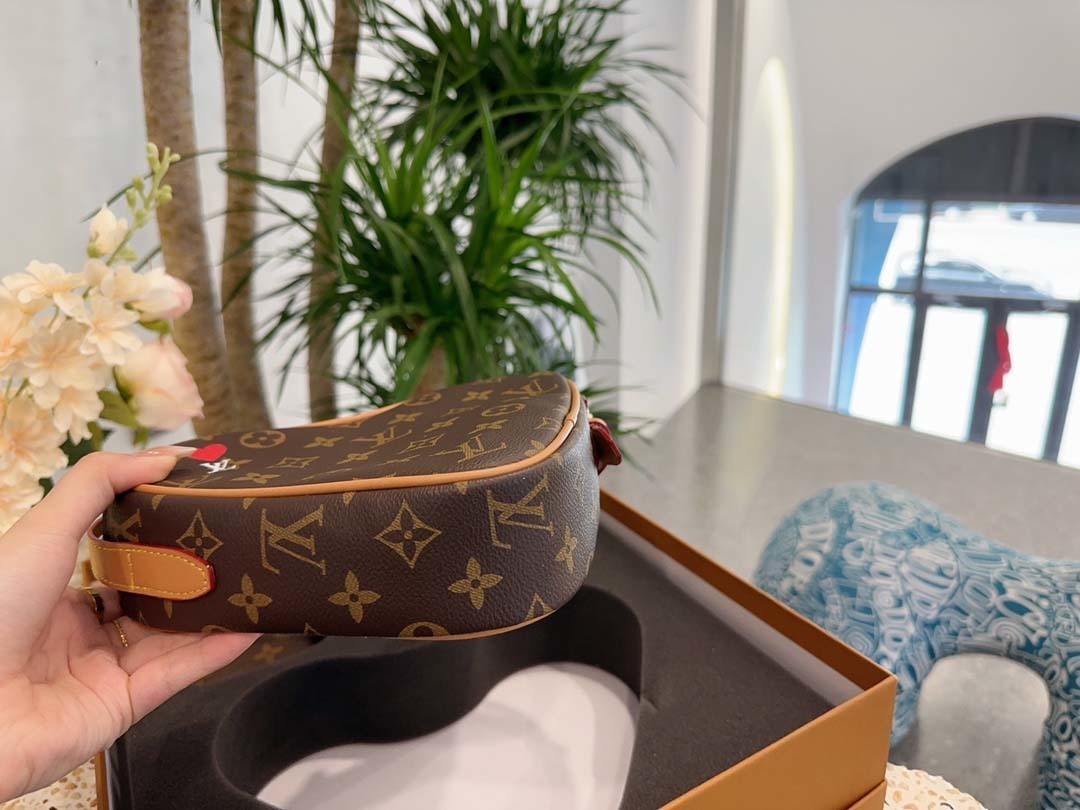 $58-LDN-322 LV gallery