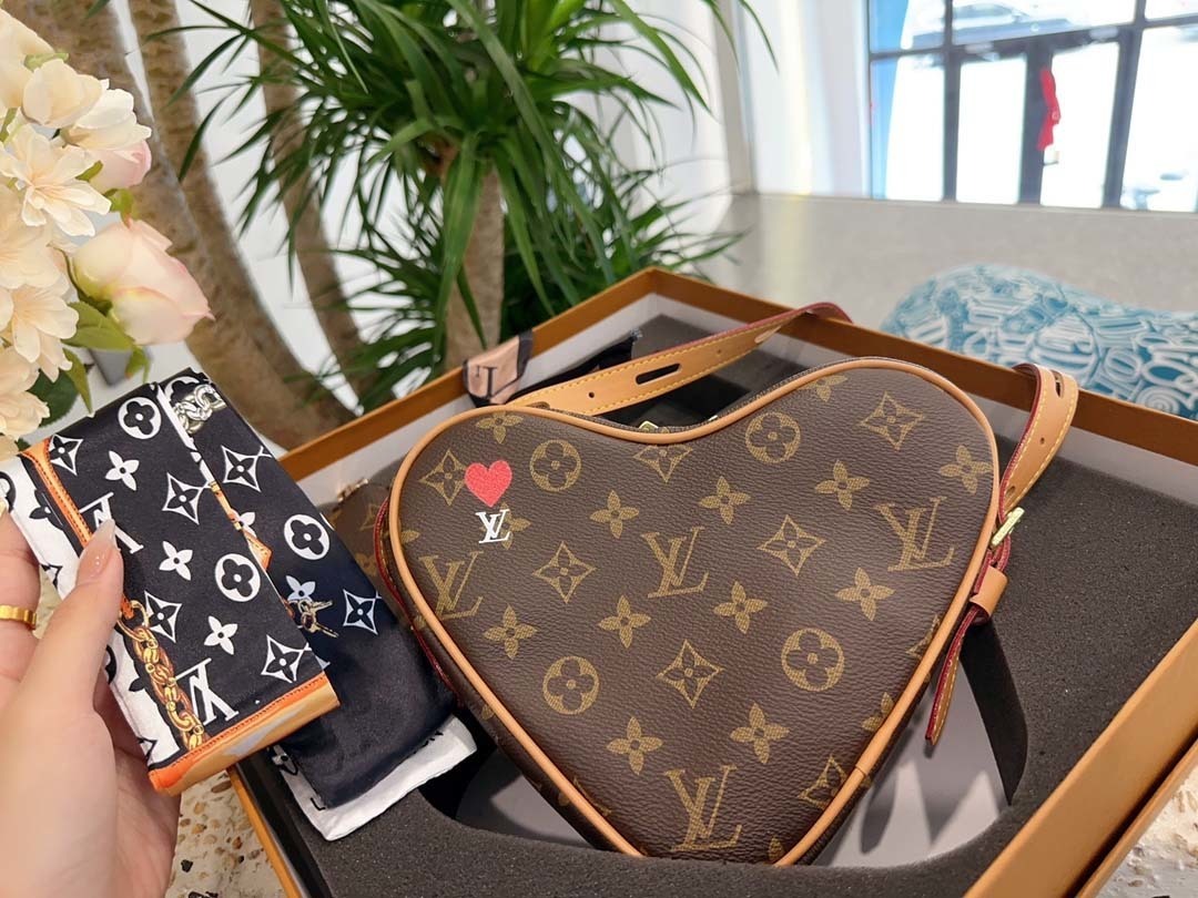 $58-LDN-322 LV gallery